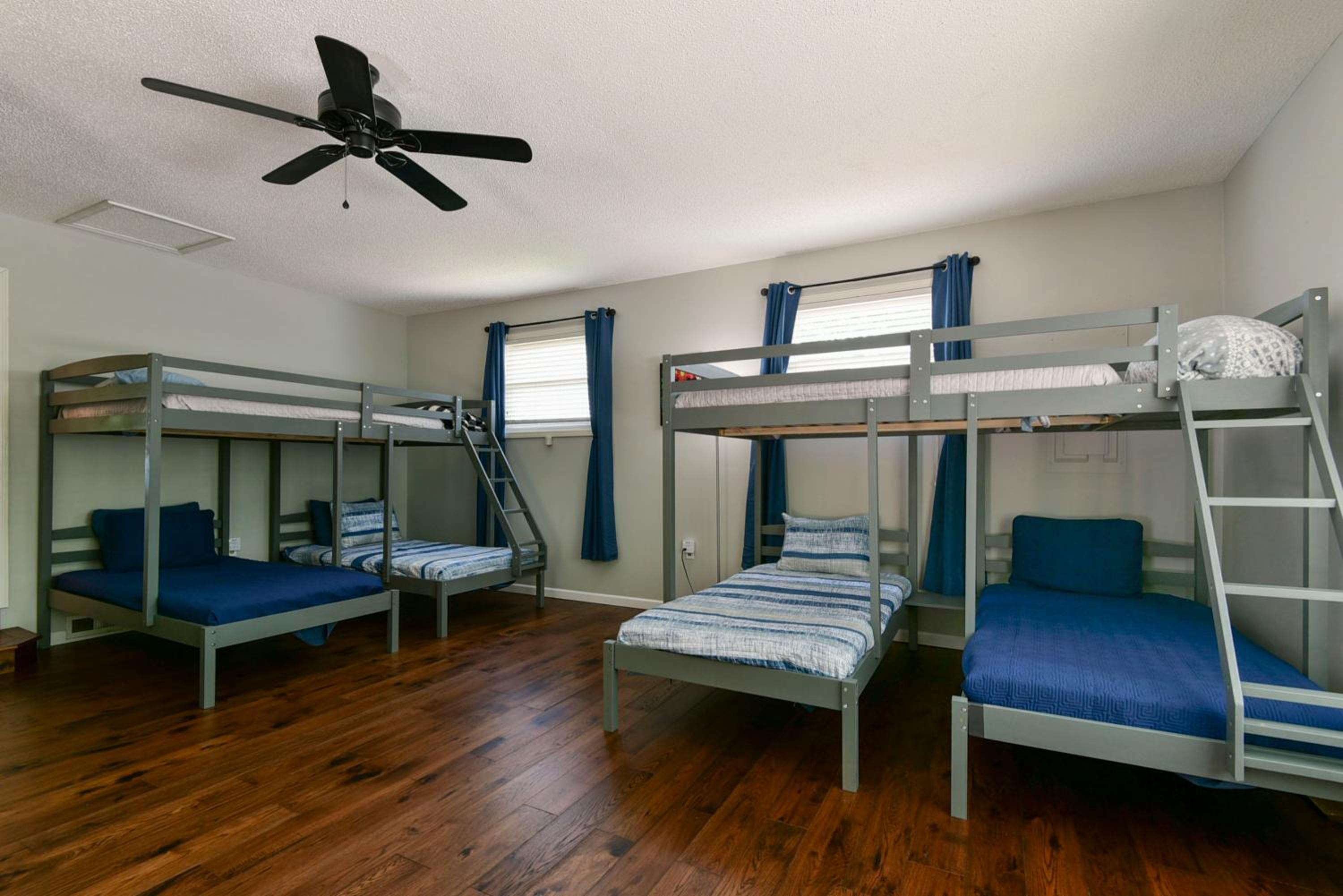 Large, private home mins to Silver Dollar City! - Property Image 13