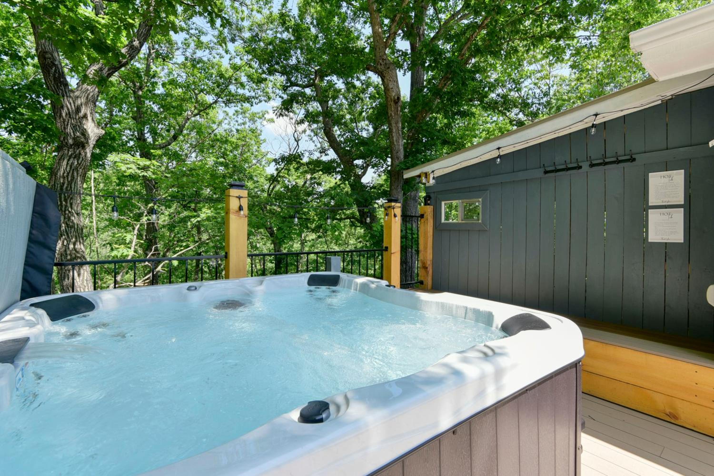 Large, private home mins to Silver Dollar City! - Property Image 9