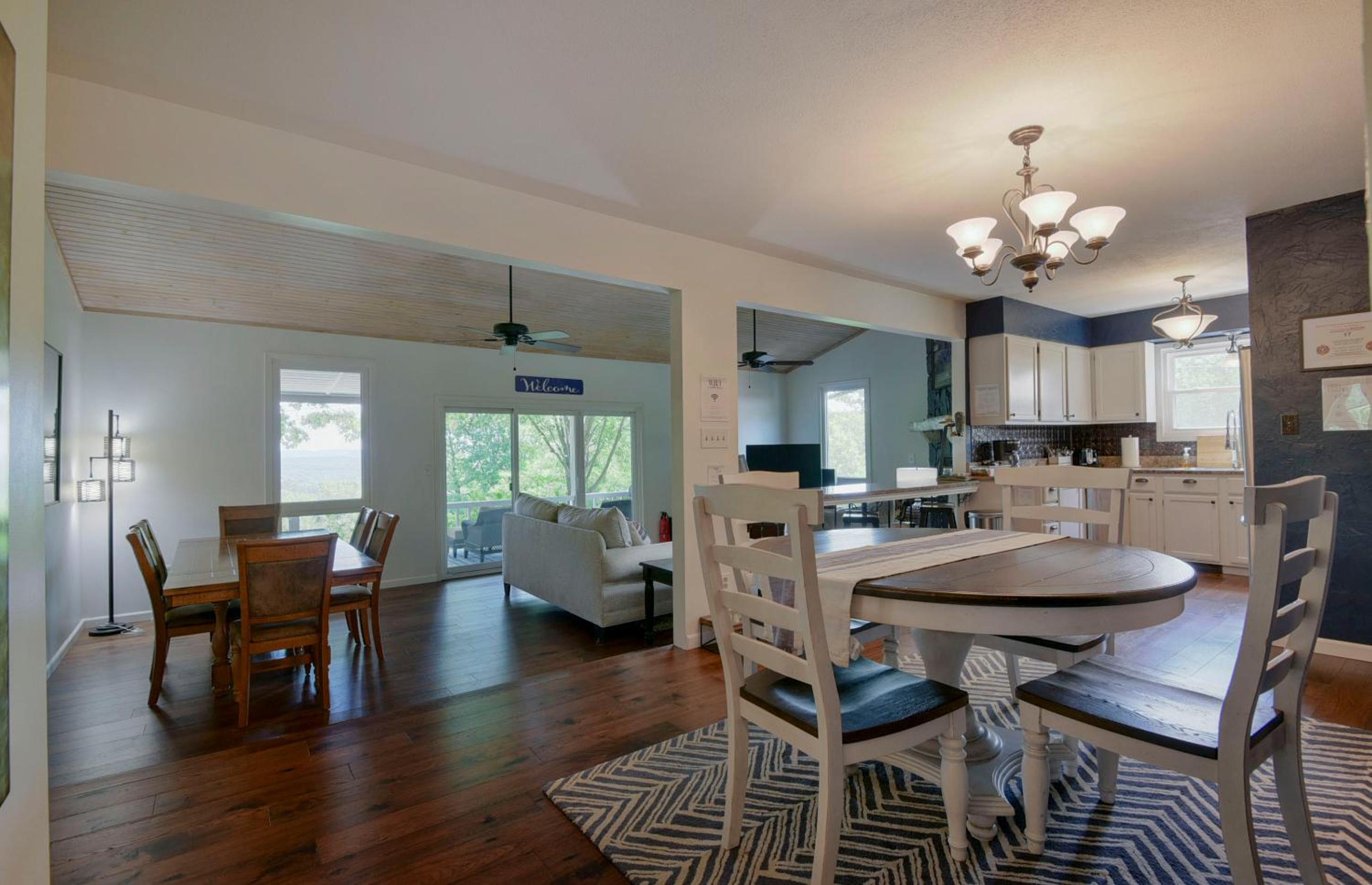 Large, private home mins to Silver Dollar City! - Property Image 35