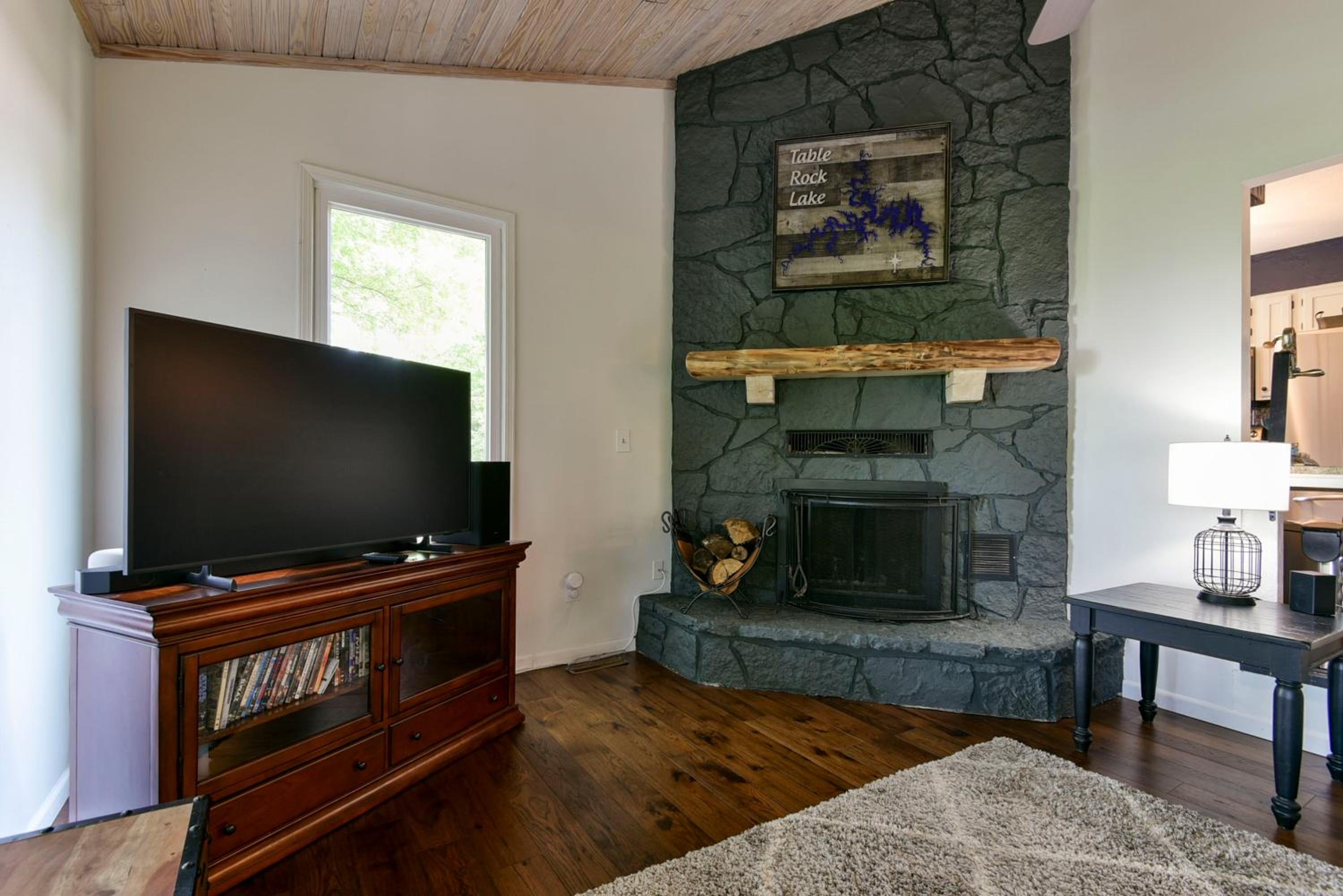 Large, private home mins to Silver Dollar City! - Property Image 31