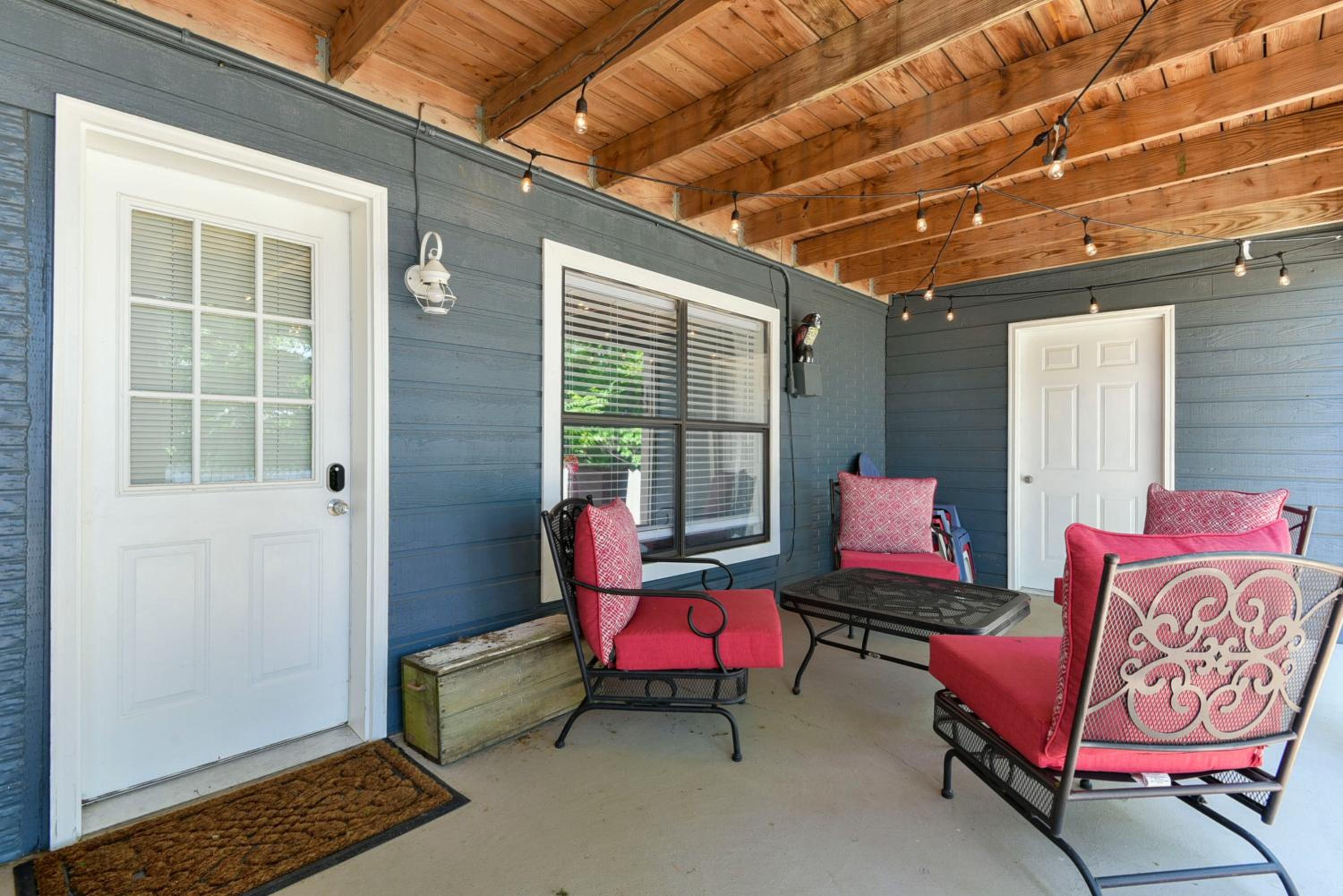 Large, private home mins to Silver Dollar City! - Property Image 12