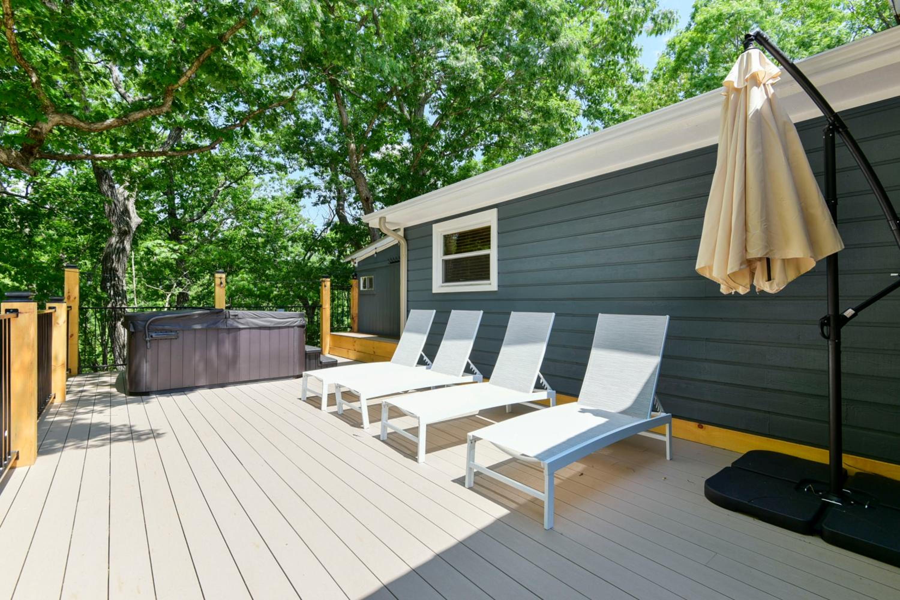 Large, private home mins to Silver Dollar City! - Property Image 8