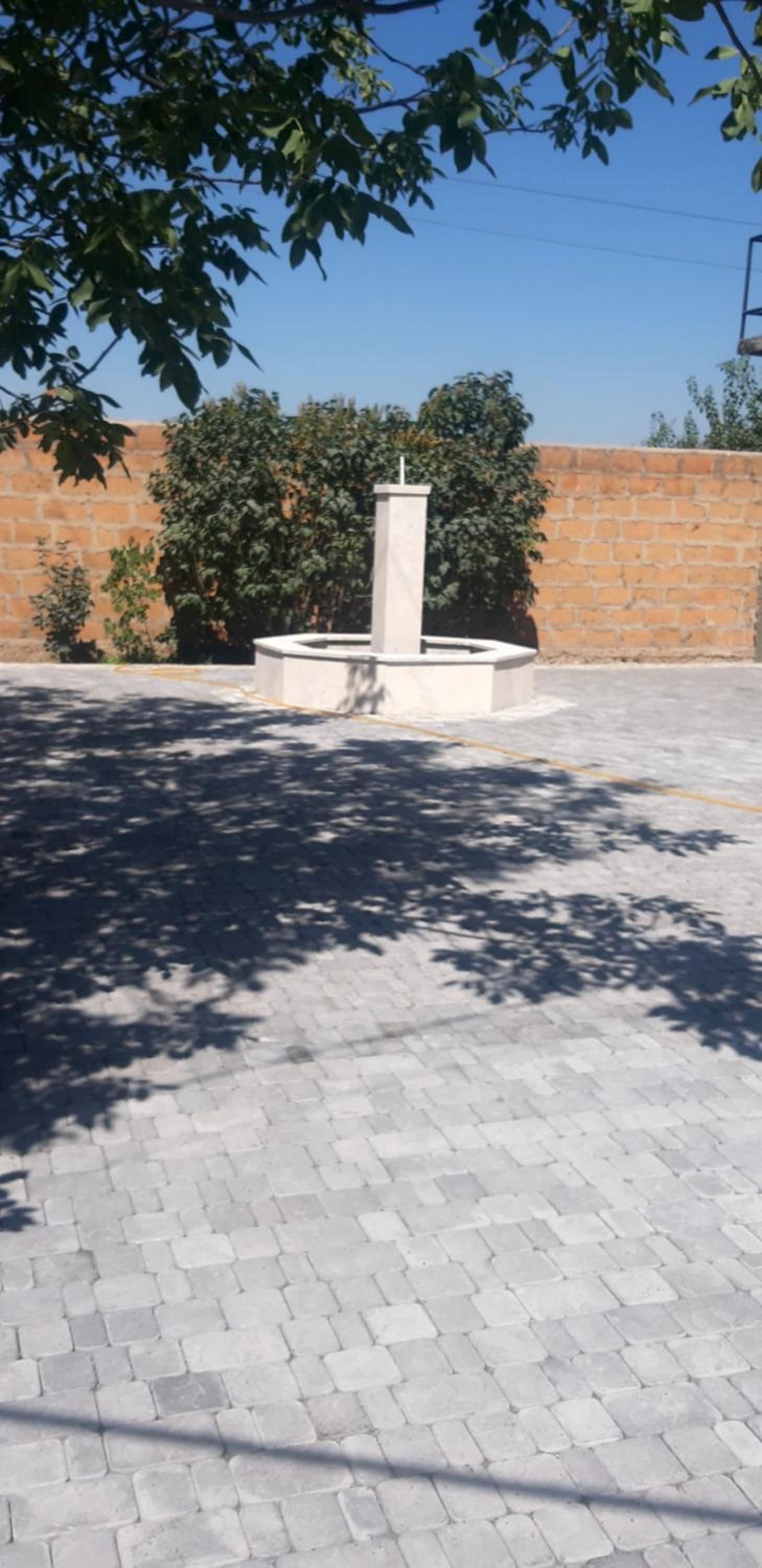 Near Yerevan Serlinhouse