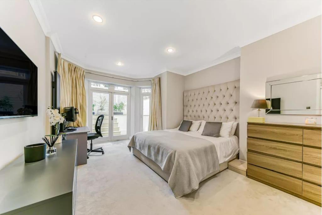 Leyla's Stunning London Home photo 5