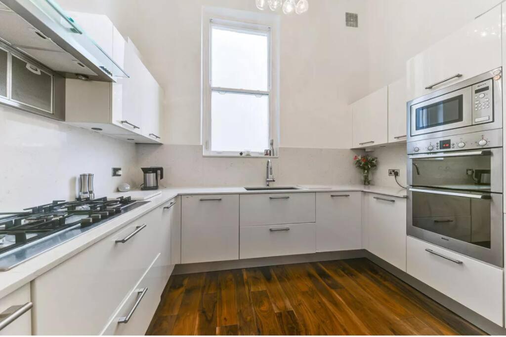 Leyla's Stunning London Home