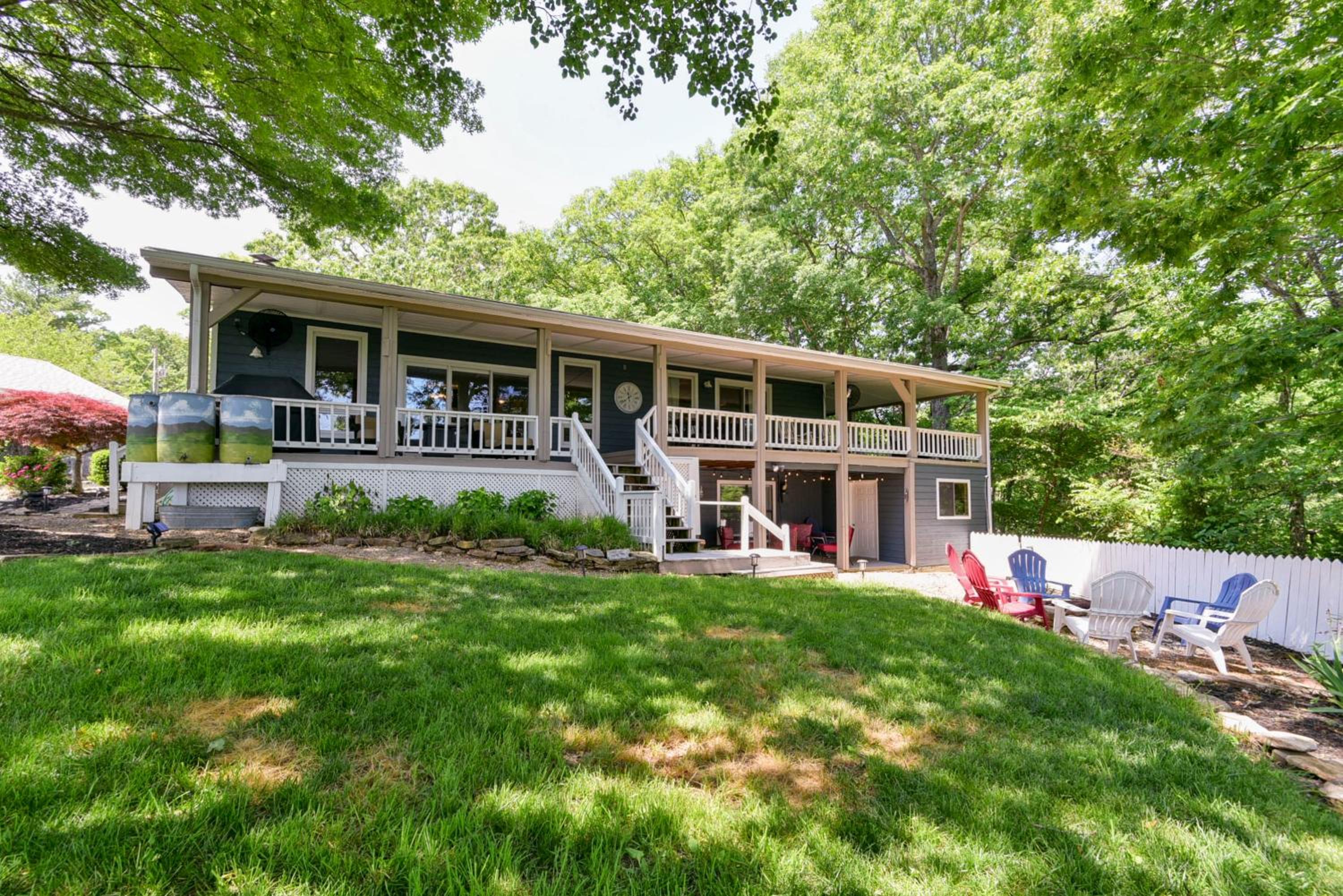 Large, private home mins to Silver Dollar City! - Property Image 10