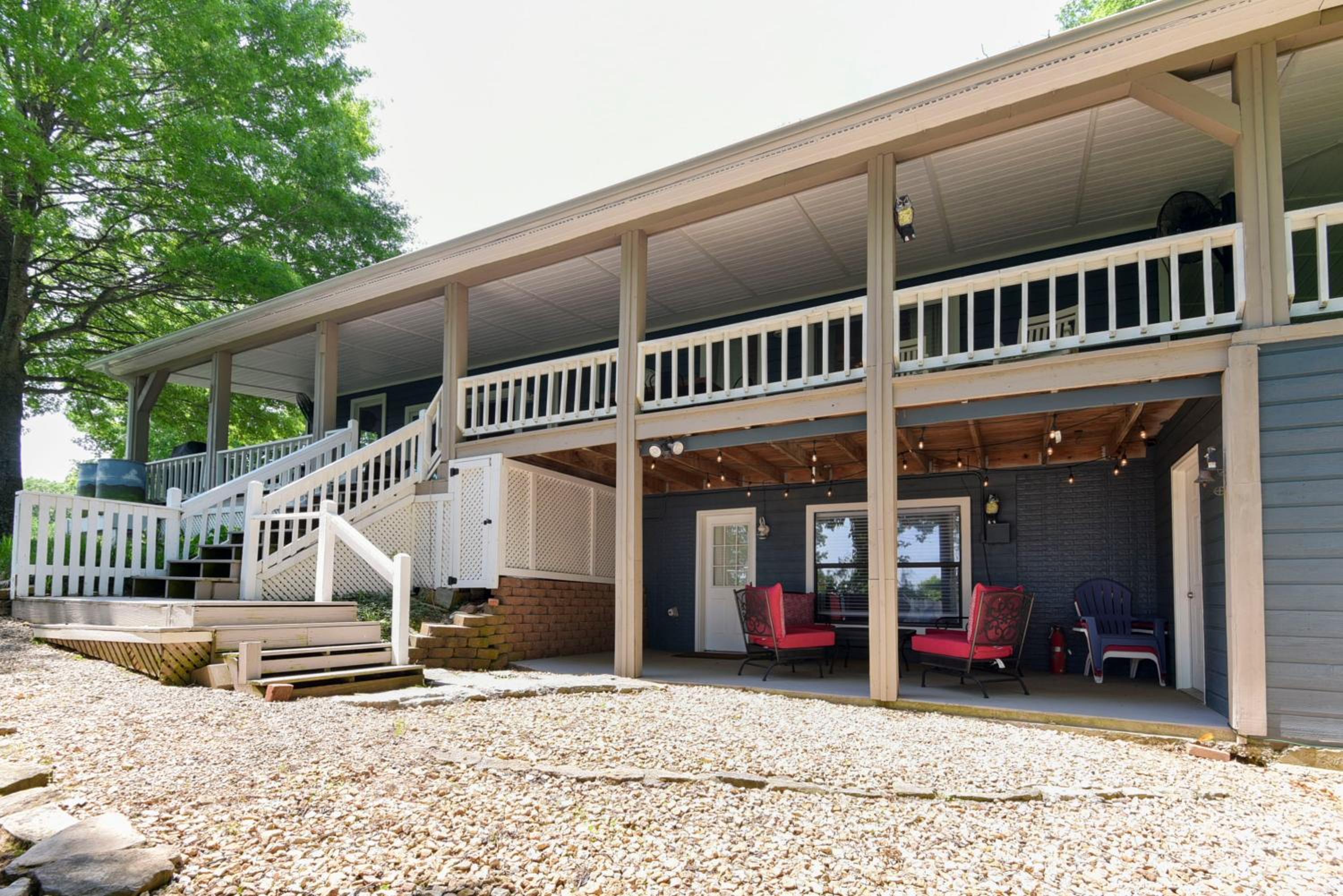 Large, private home mins to Silver Dollar City! - Property Image 11