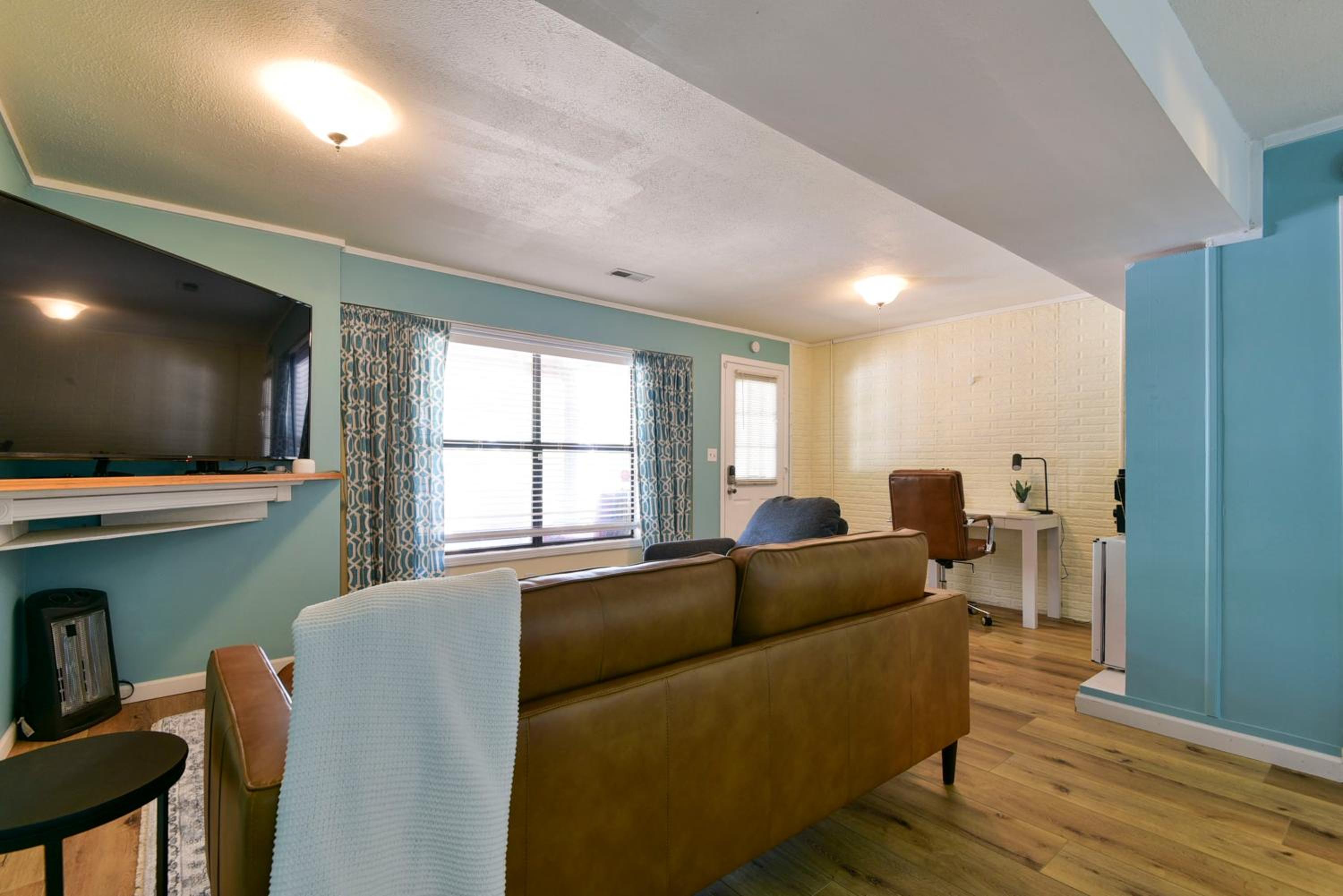 Large, private home mins to Silver Dollar City! - Property Image 14