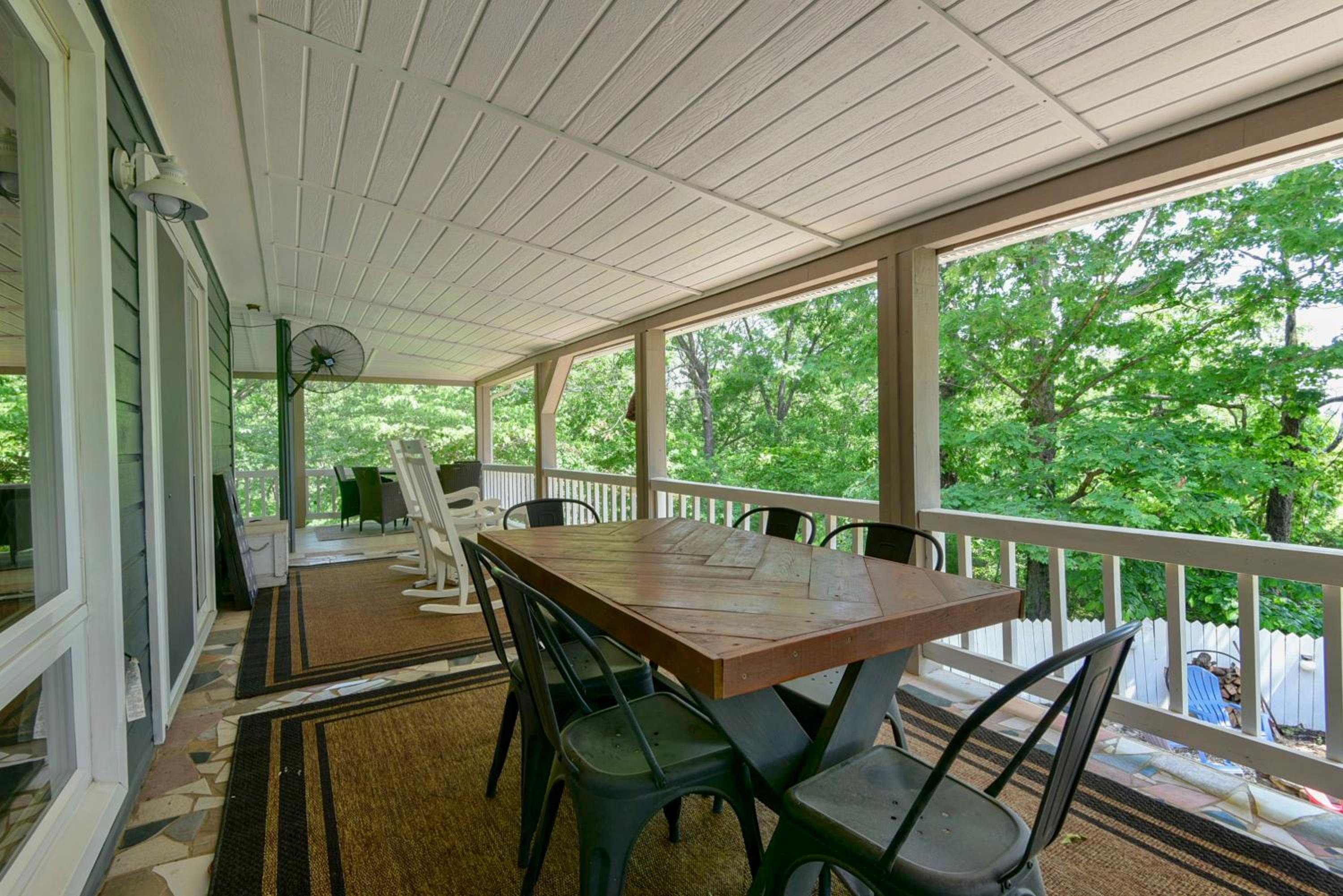Large, private home mins to Silver Dollar City! - Property Image 20
