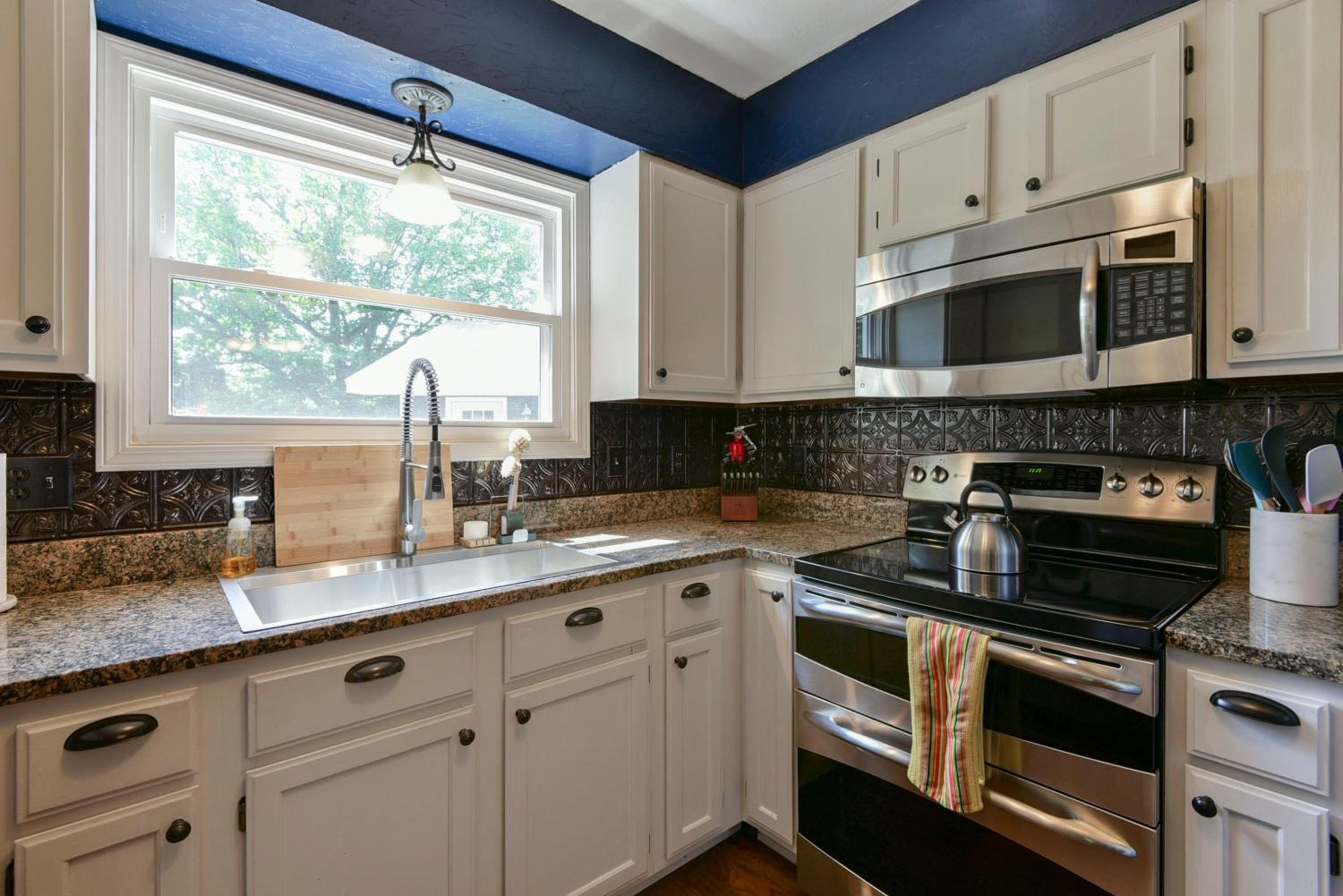 Large, private home mins to Silver Dollar City! - Property Image 38