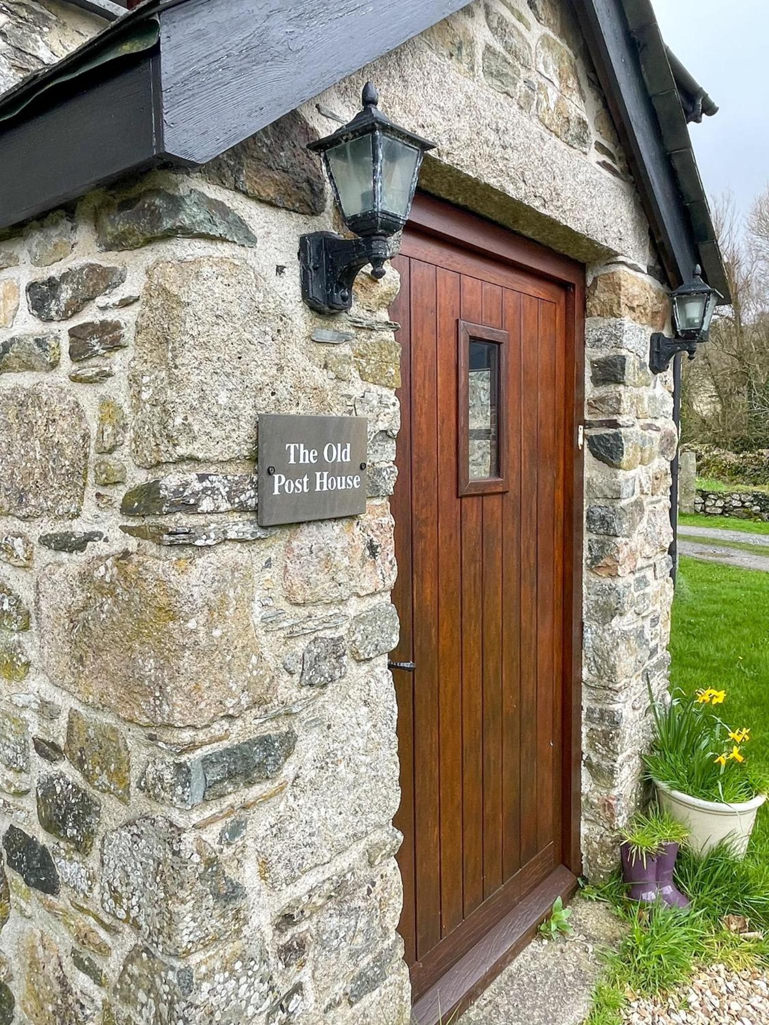 The Old Post House - Historic Dartmoor Home view 3