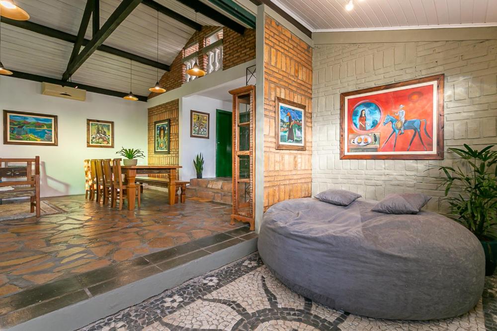 Abaporu Art Hostel