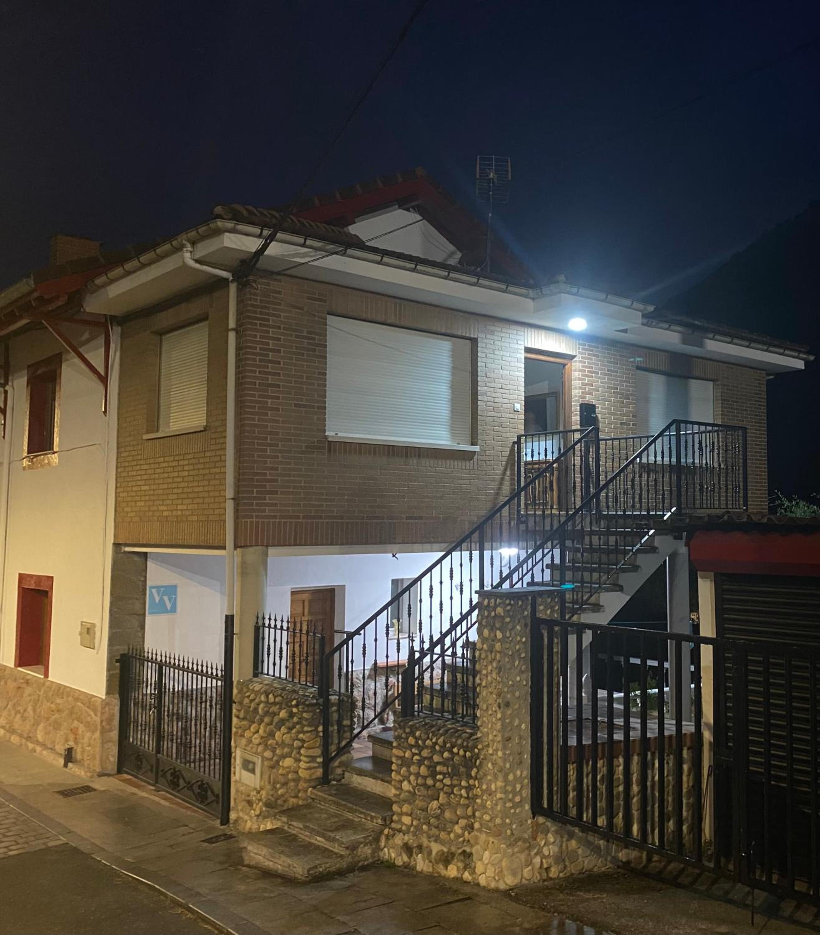 POSADA de BUSTIELLO,poblado de interés cultural, Cercano a finales de etapas de la vuelta ciclista de España
