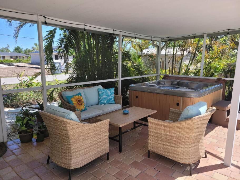 Dog Friendly Sleeps 8 with Pool & Hot Spa close to beach