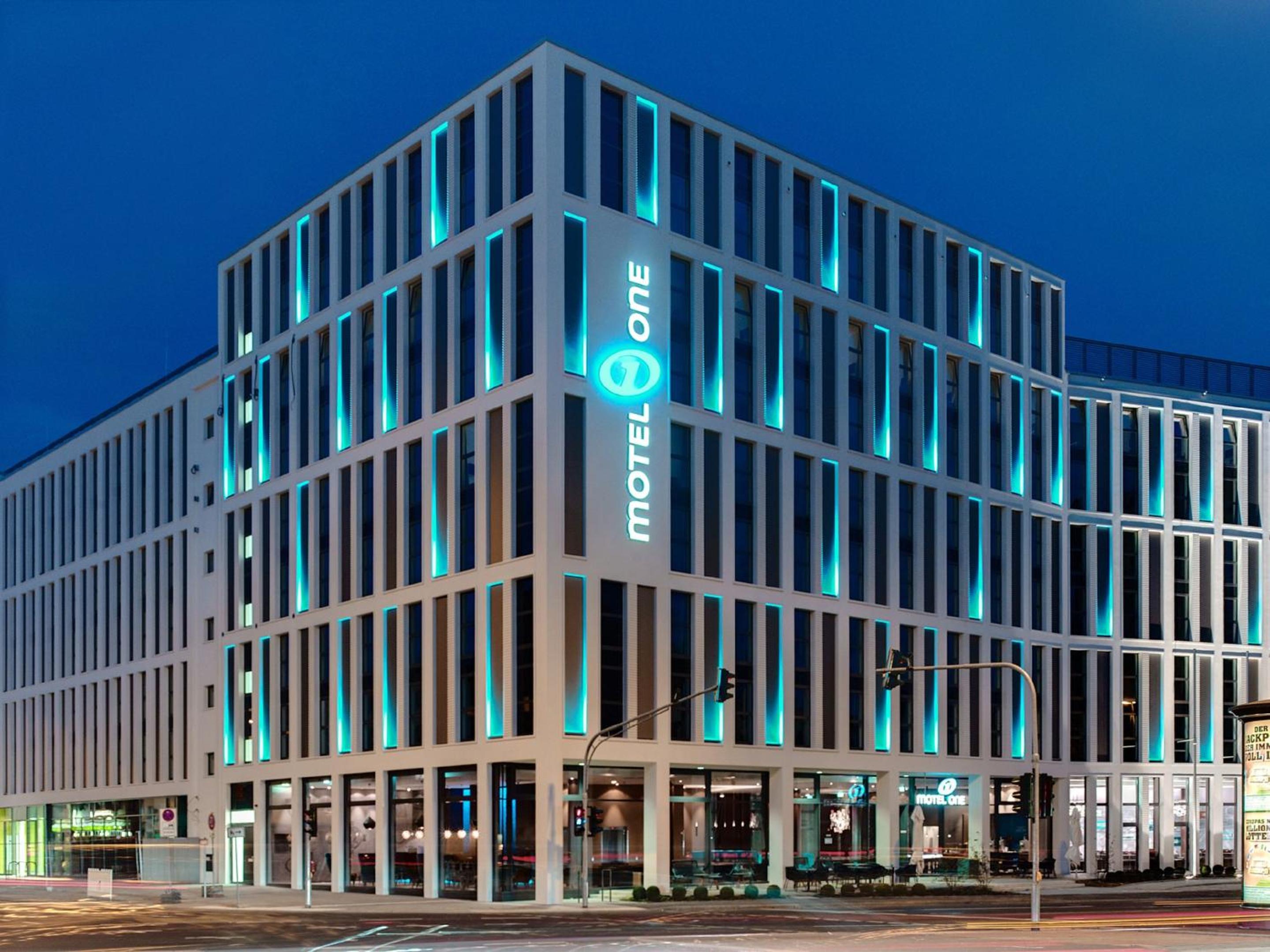 Hotel Motel One Köln-Waidmarkt - Image 1