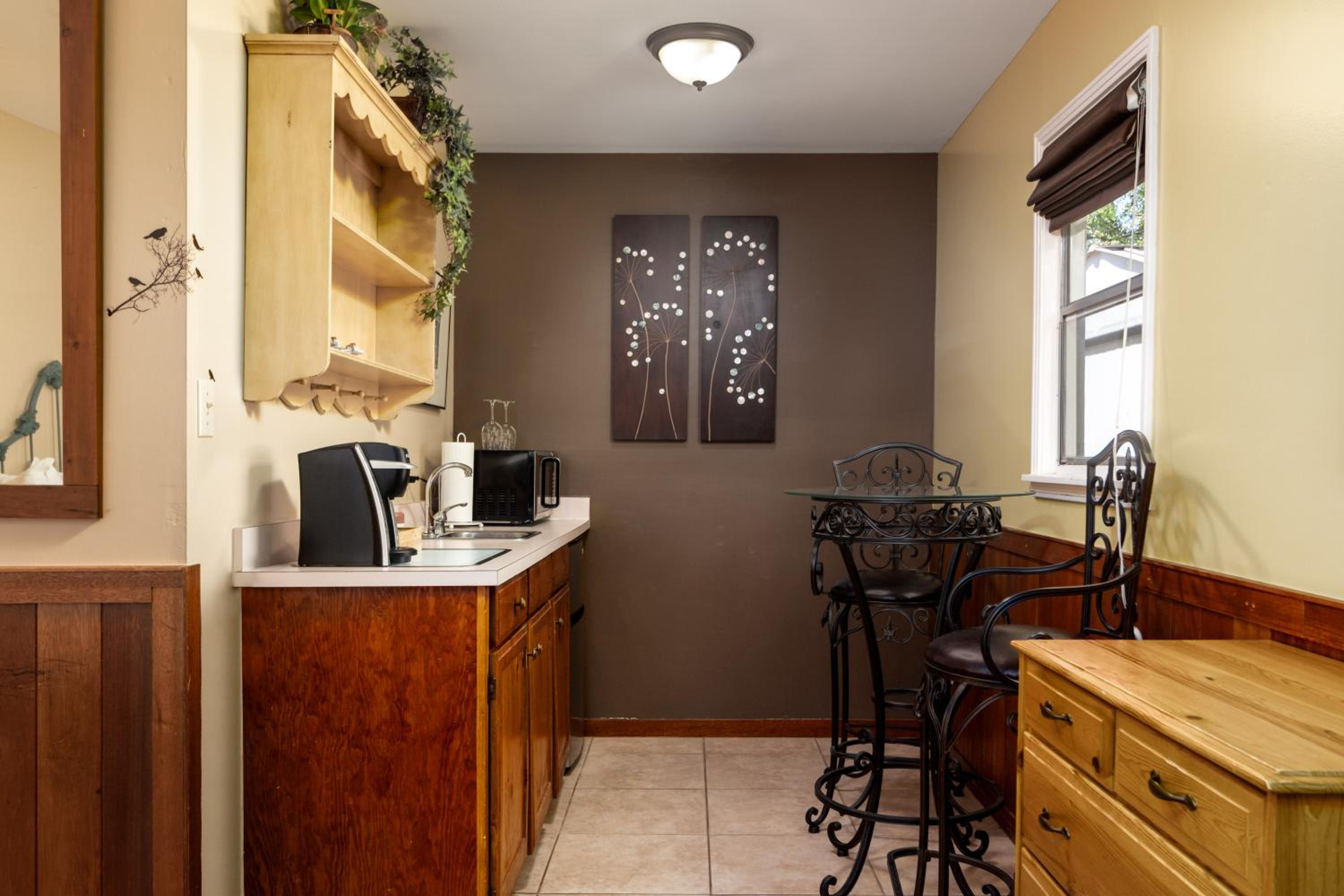 Prescott Vacations - Prescott Pines Inn - Property Image 12