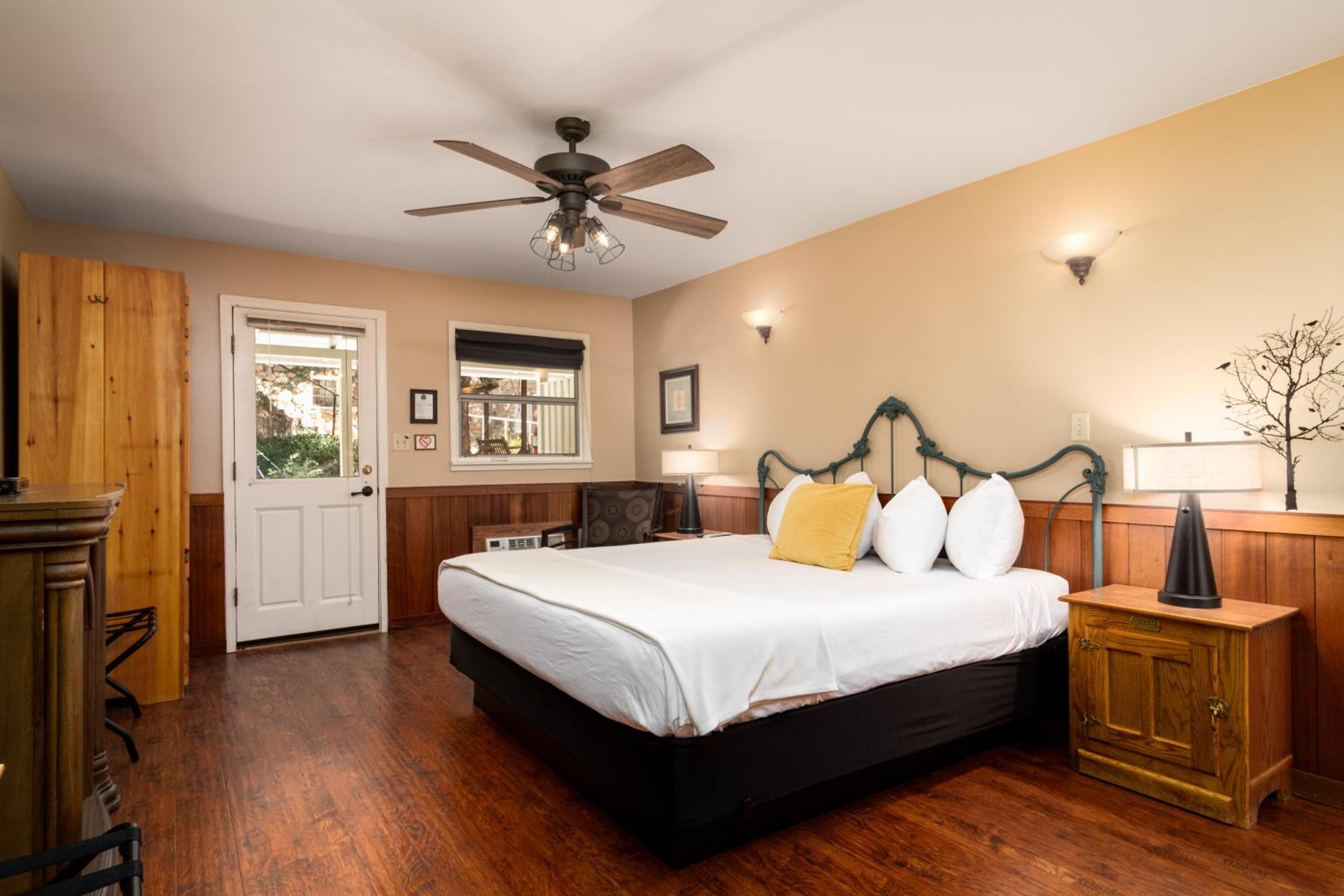 Prescott Vacations - Prescott Pines Inn - Property Image 10