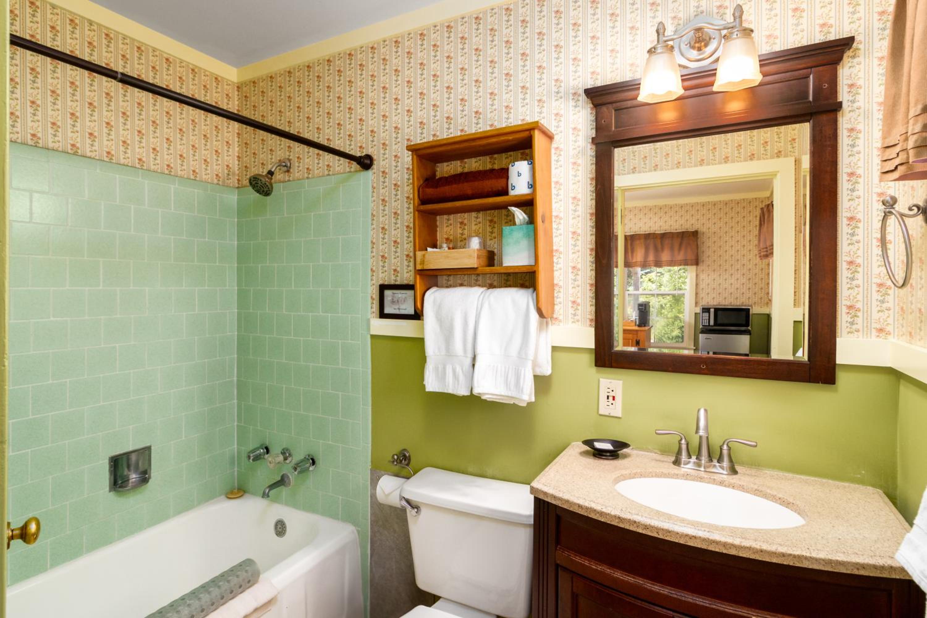 Prescott Vacations - Prescott Pines Inn - Property Image 5