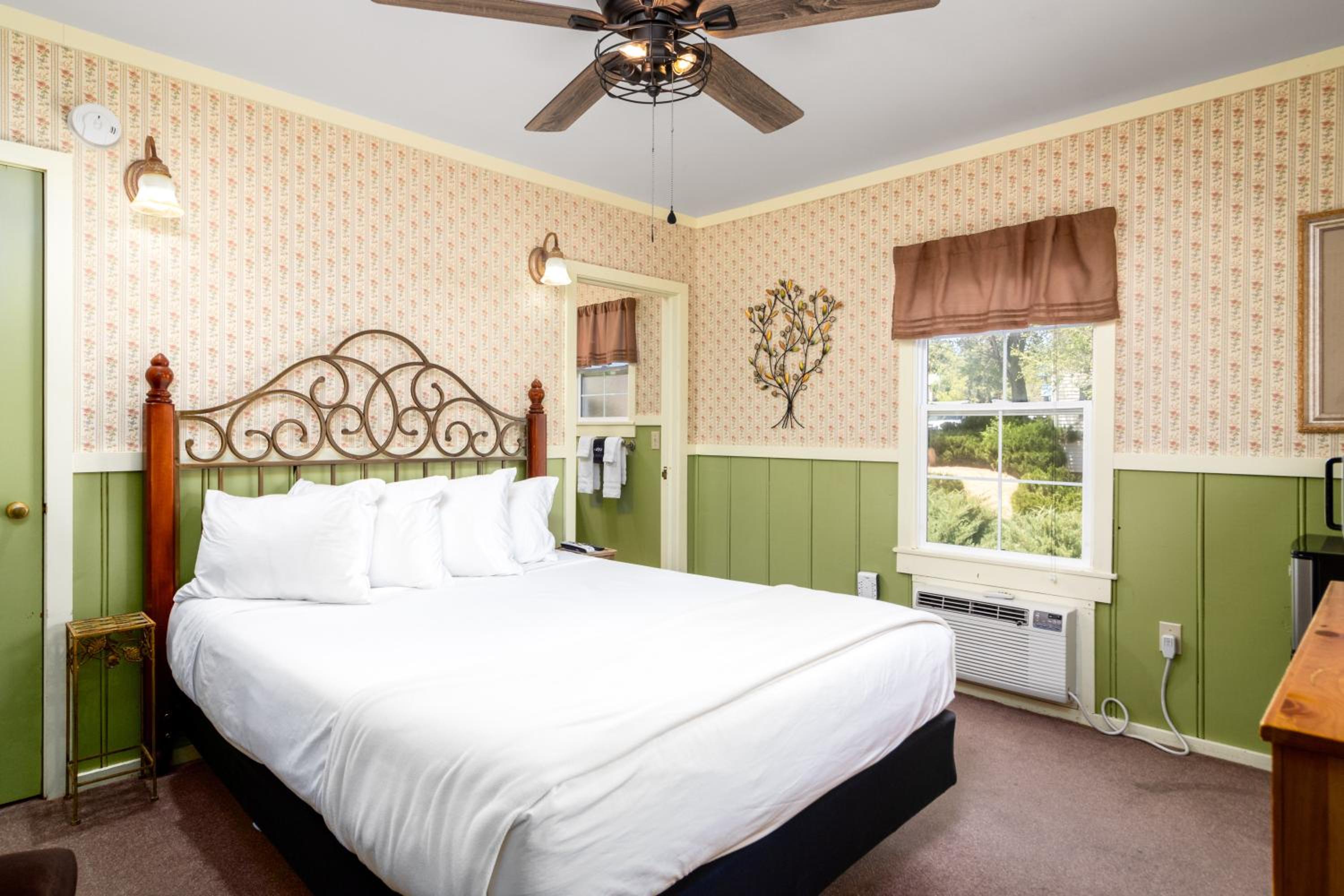 Prescott Vacations - Prescott Pines Inn - Property Image 6