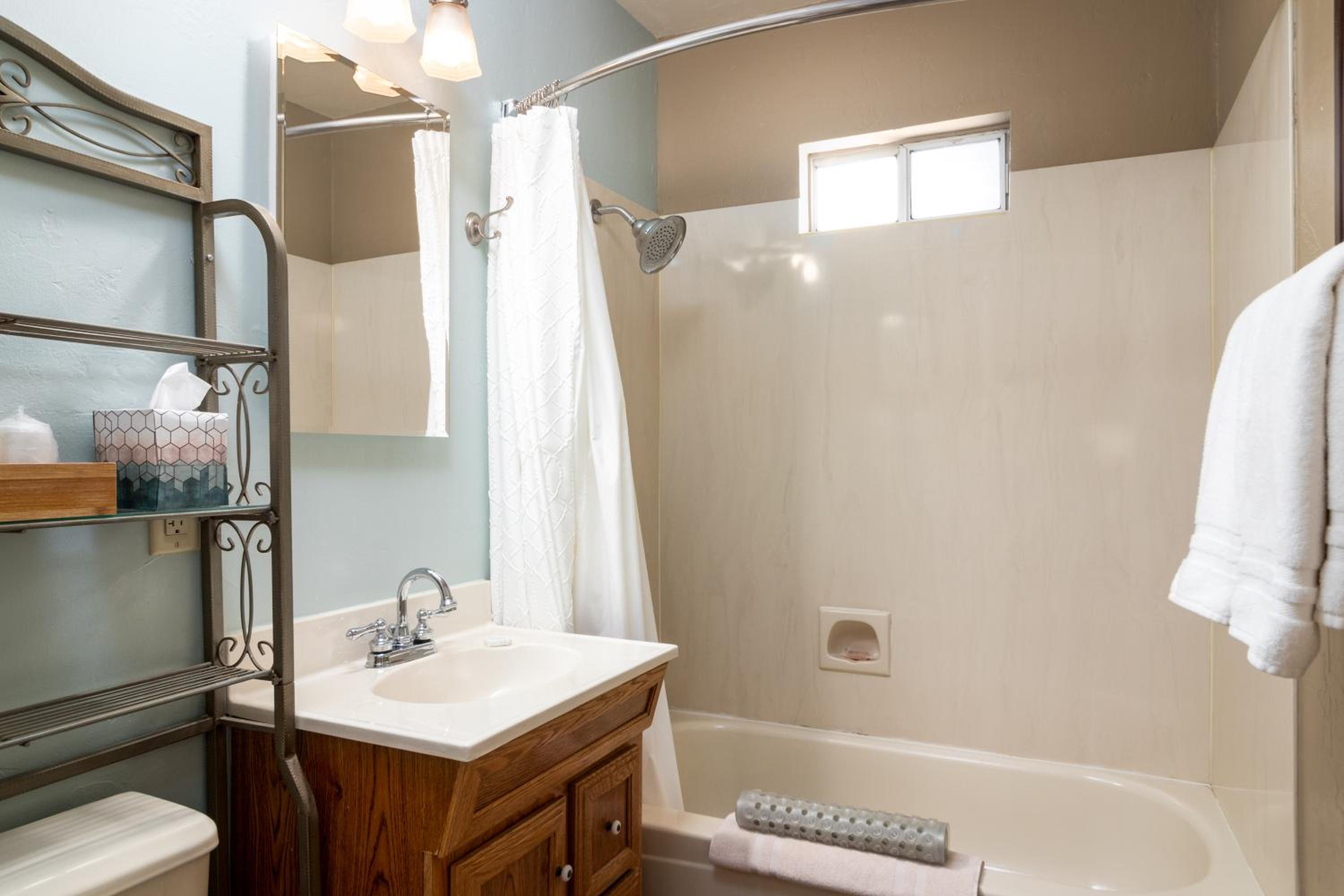 Prescott Vacations - Prescott Pines Inn - Property Image 11