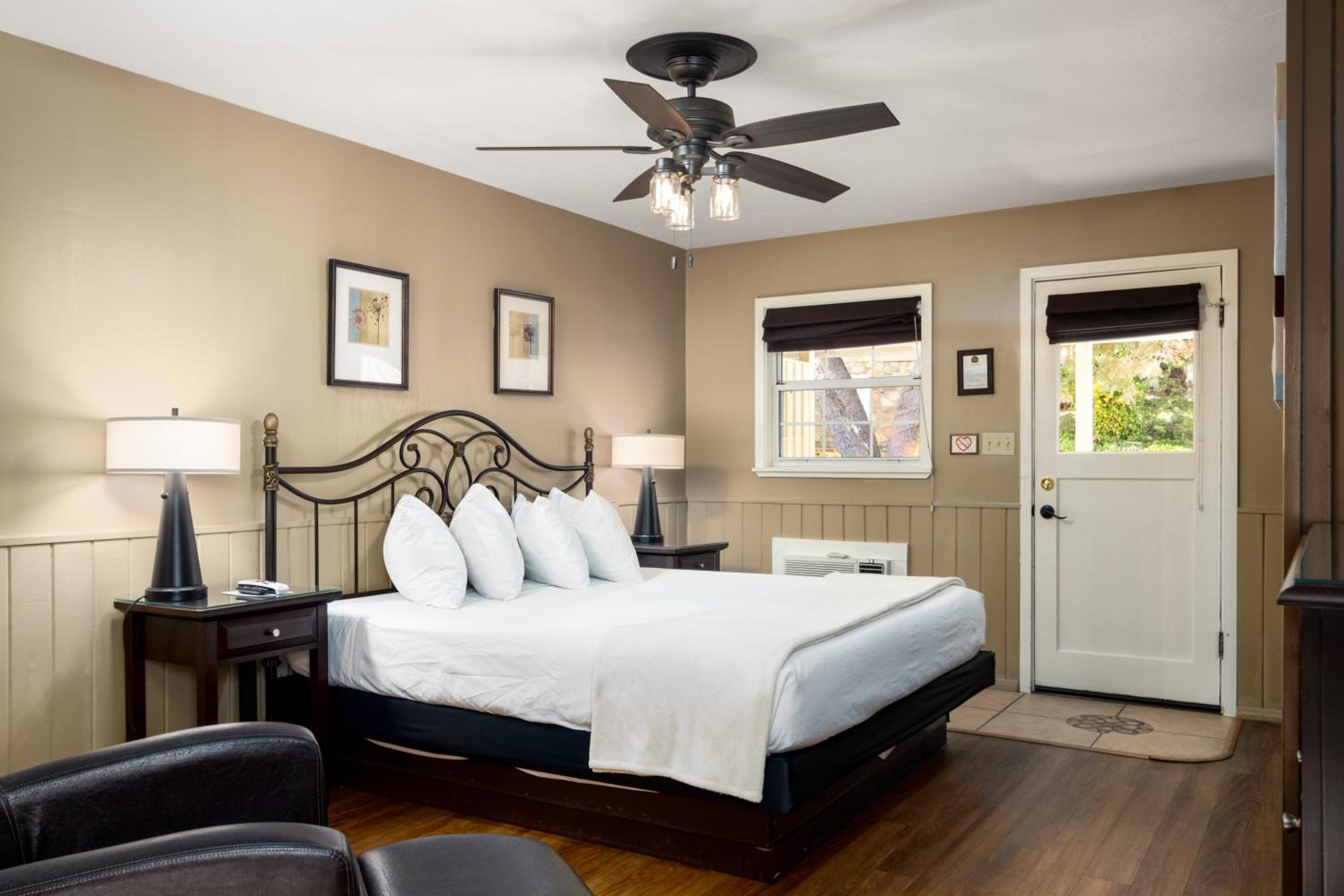 Prescott Vacations - Prescott Pines Inn - Property Image 3