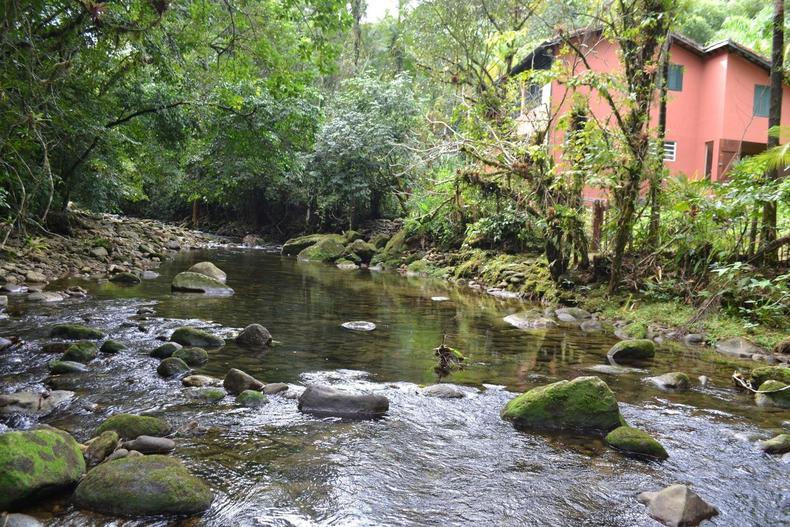 Camburi 5 quartos com piscina natural