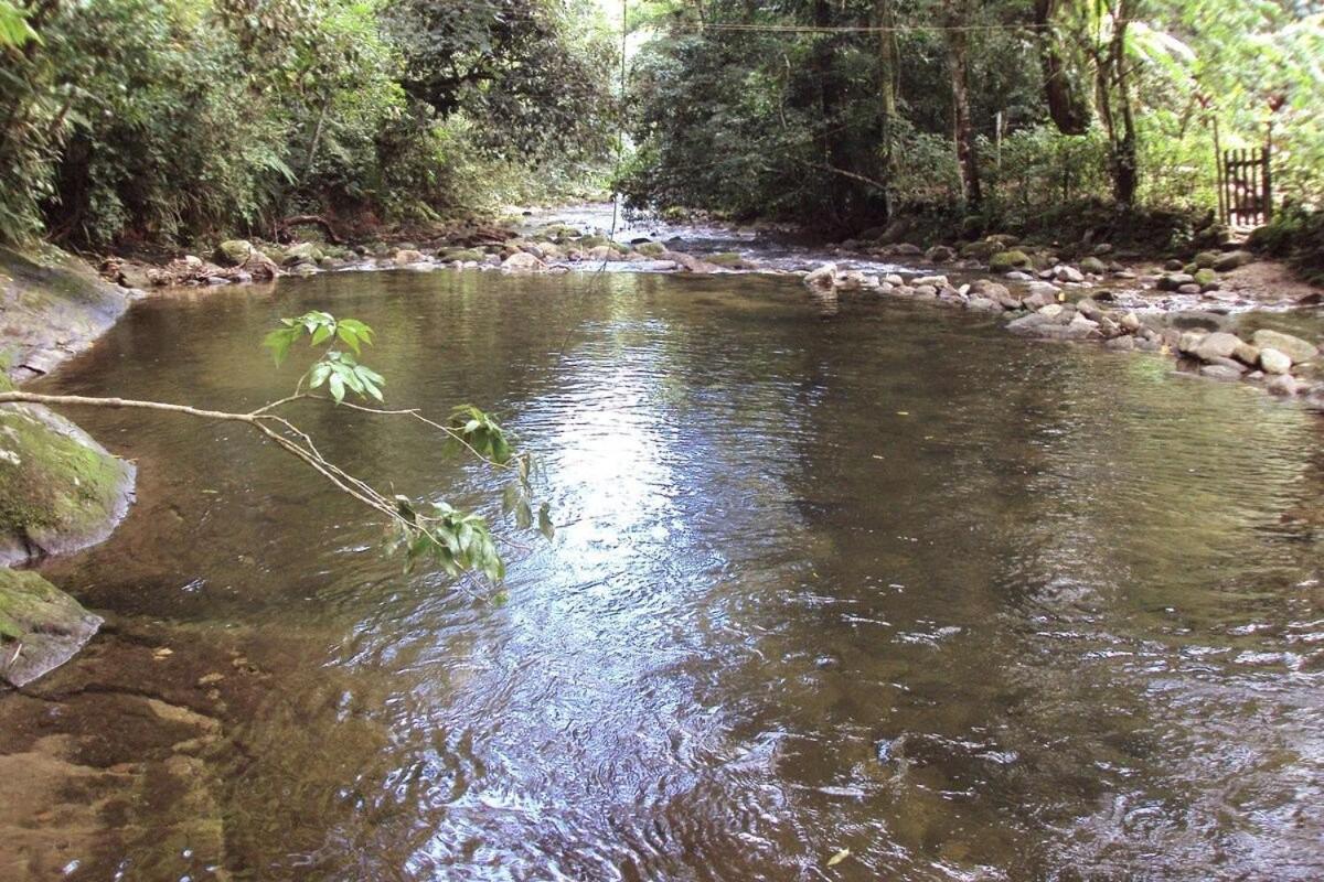 Camburi 5 quartos com piscina natural