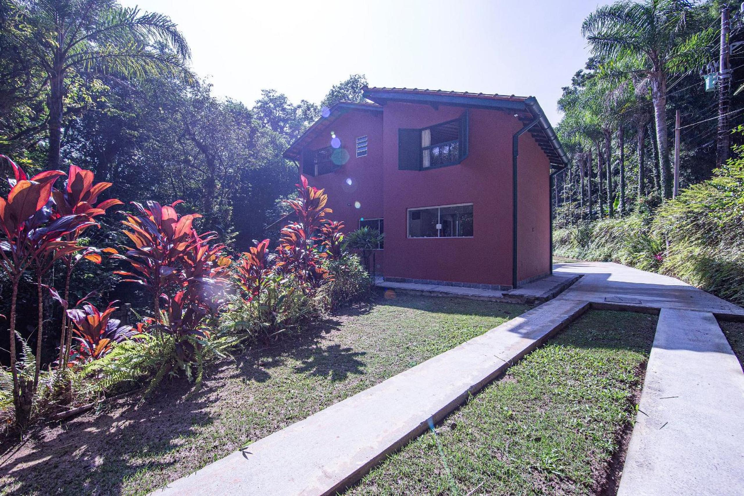 Camburi 5 quartos com piscina natural