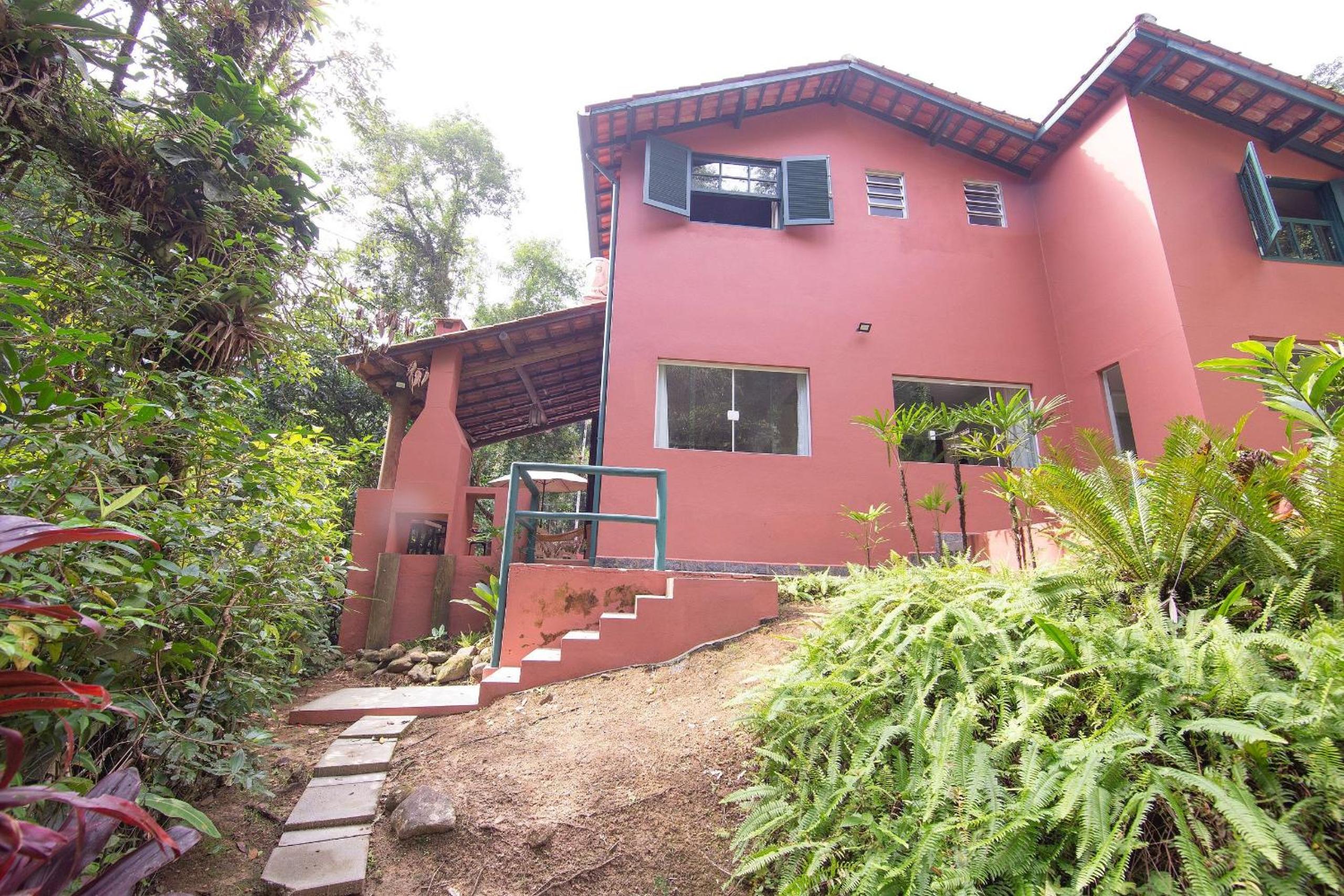 Camburi 5 quartos com piscina natural