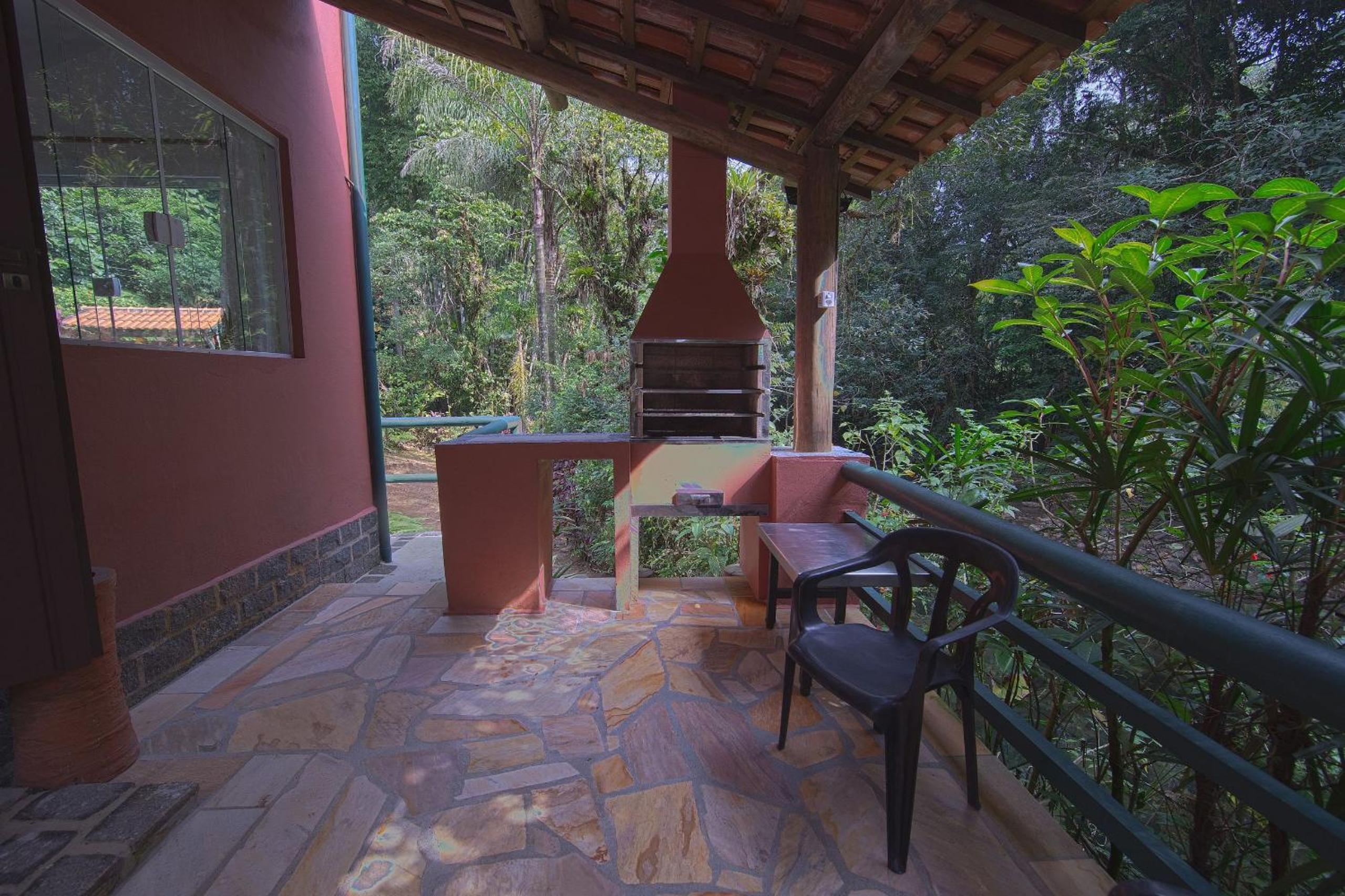 Camburi 5 quartos com piscina natural