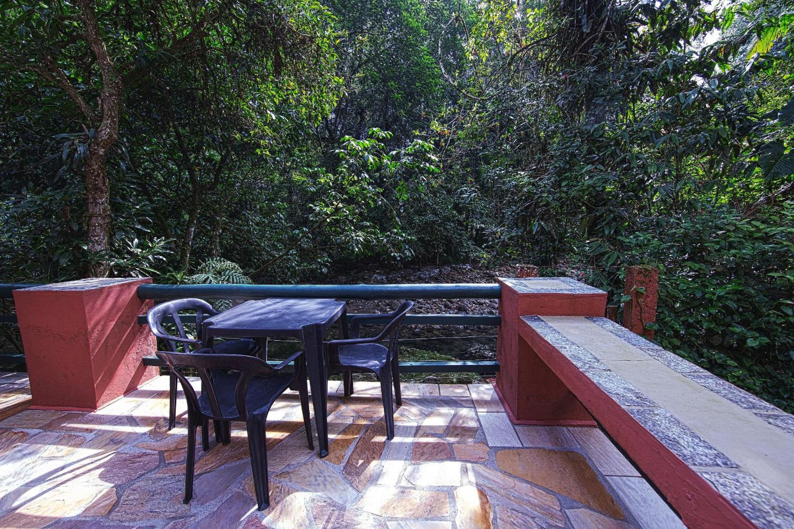 Camburi 5 quartos com piscina natural