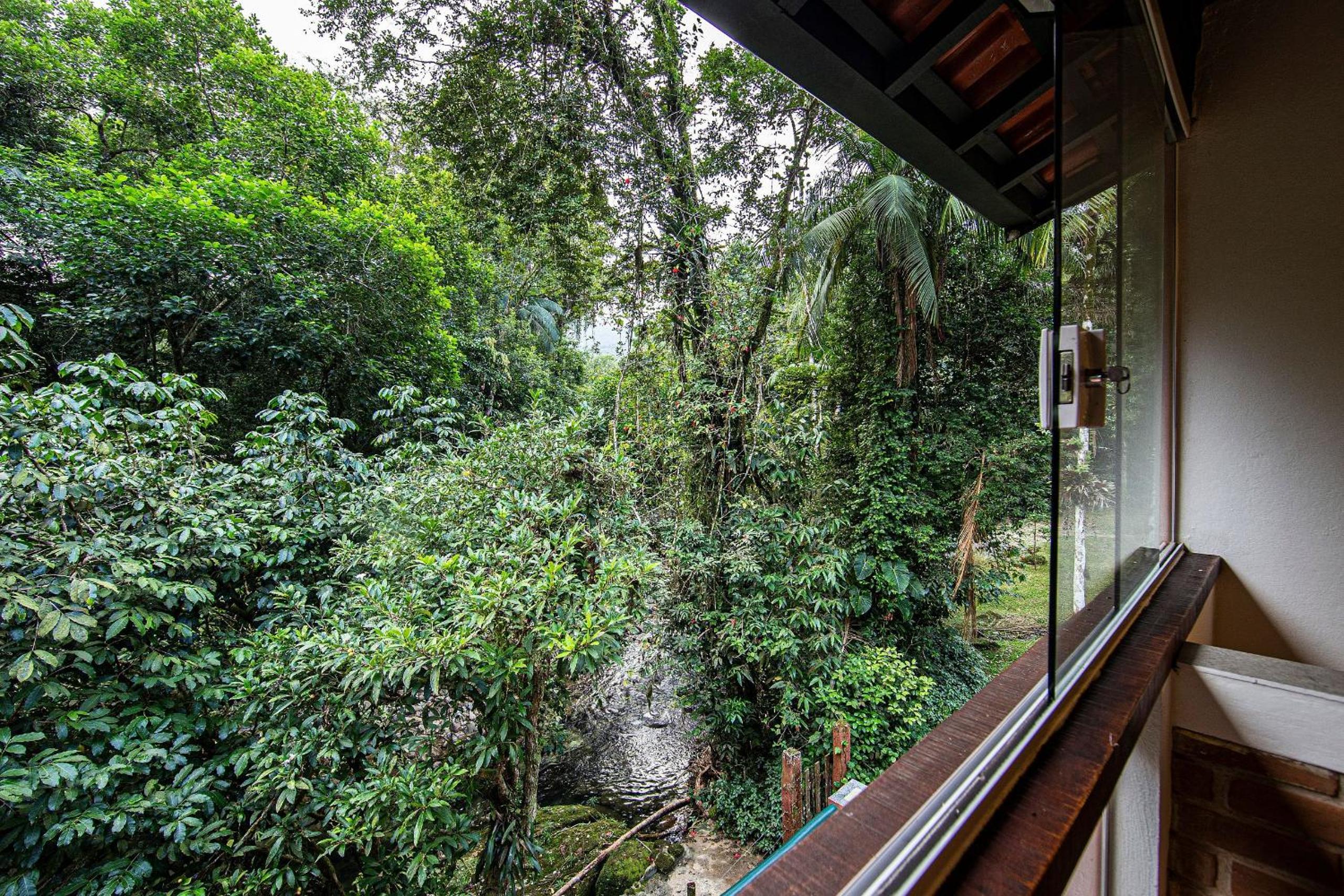 Camburi 5 quartos com piscina natural