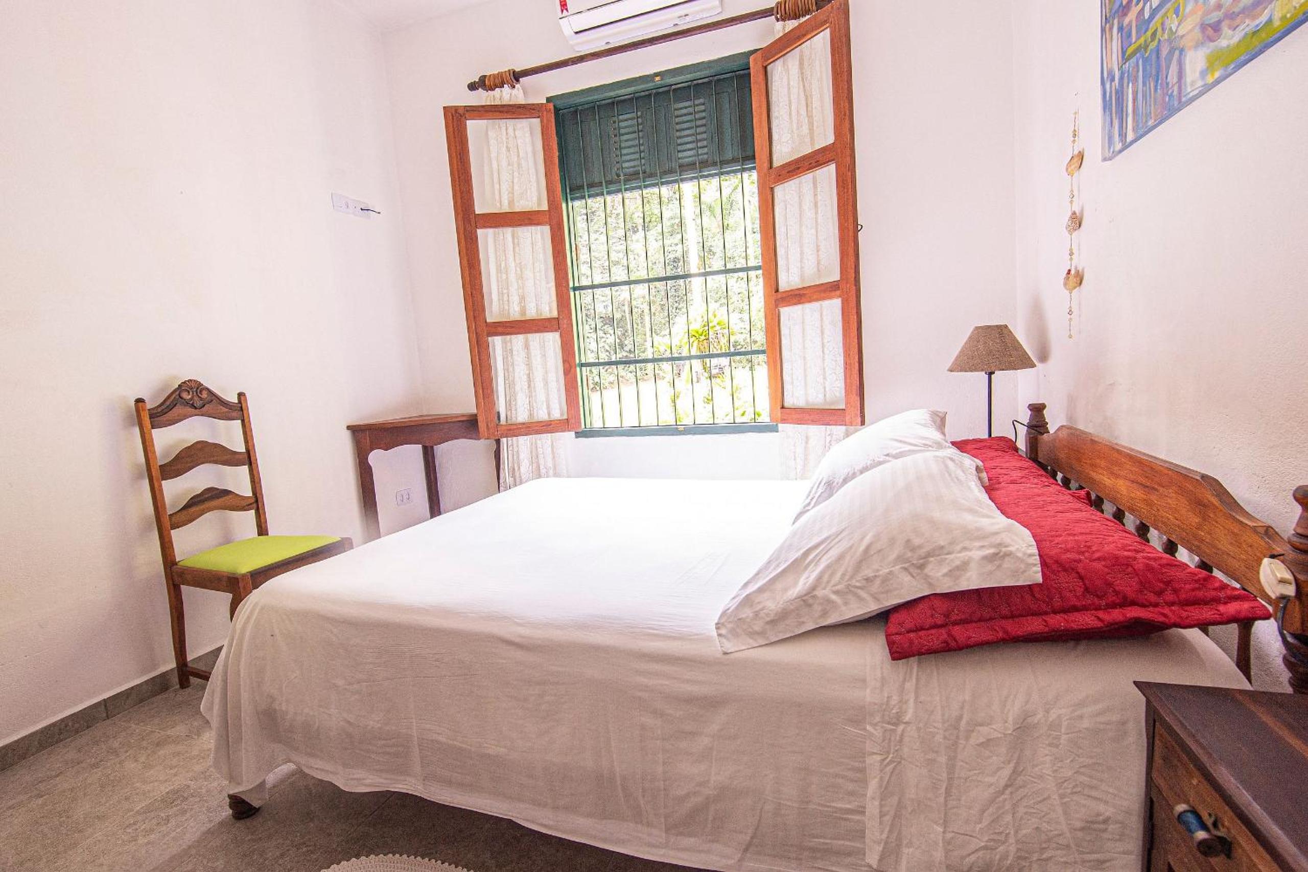 Camburi 5 quartos com piscina natural