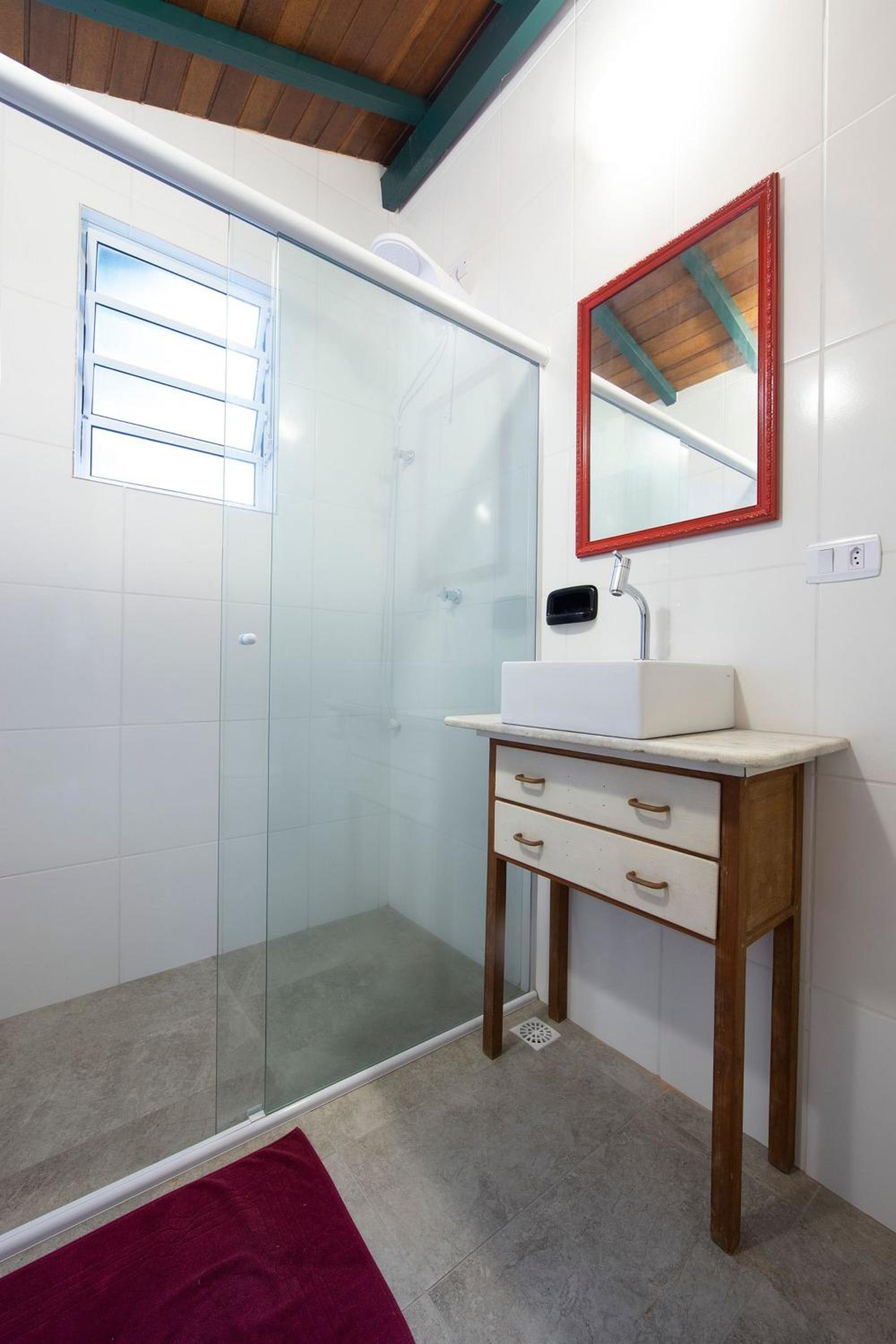 Camburi 5 quartos com piscina natural