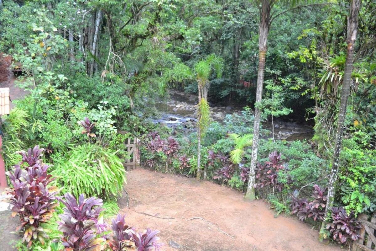 Camburi 5 quartos com piscina natural
