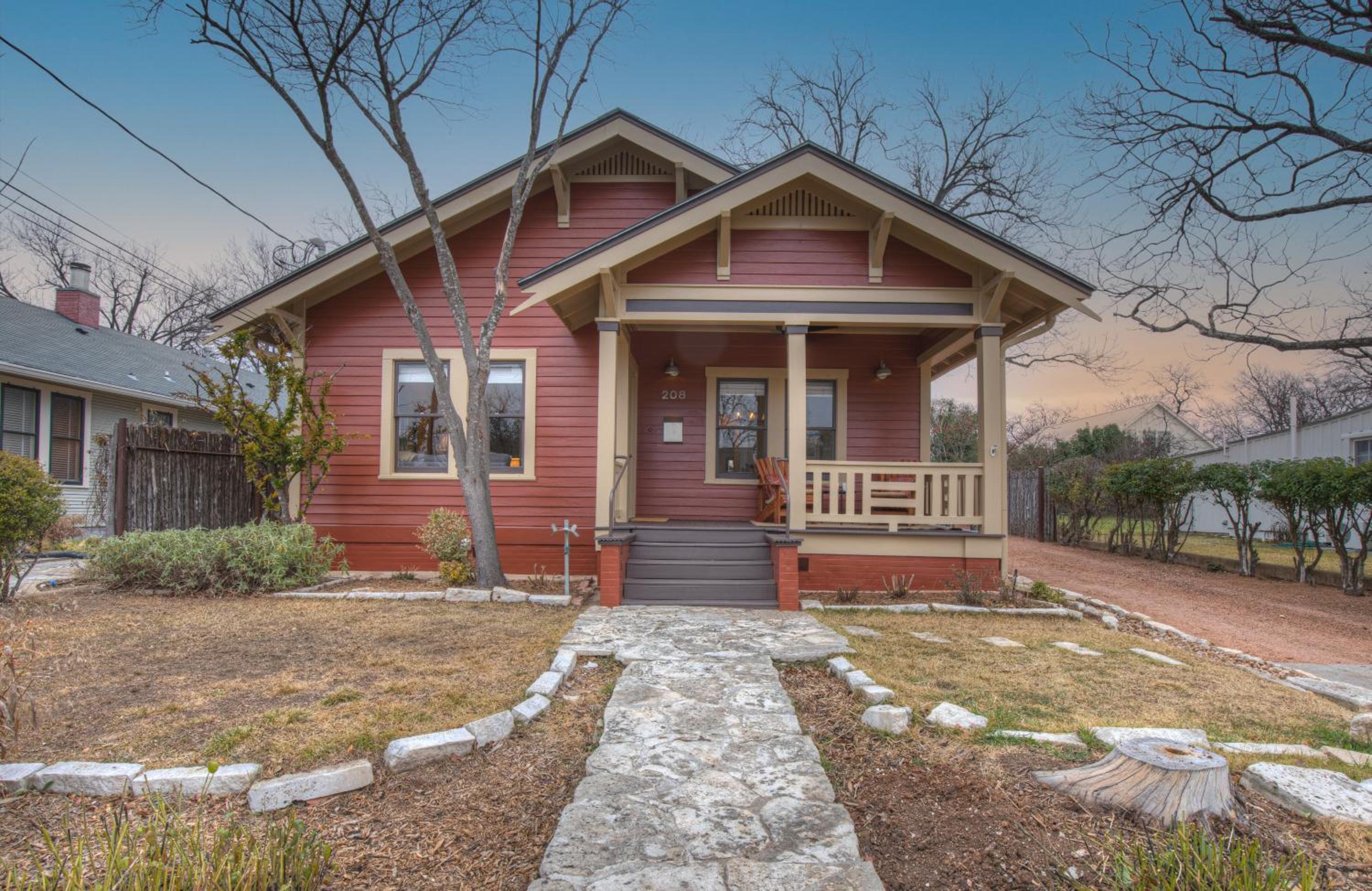 Charming Craftsman Home!-2 BLKS from Main St!