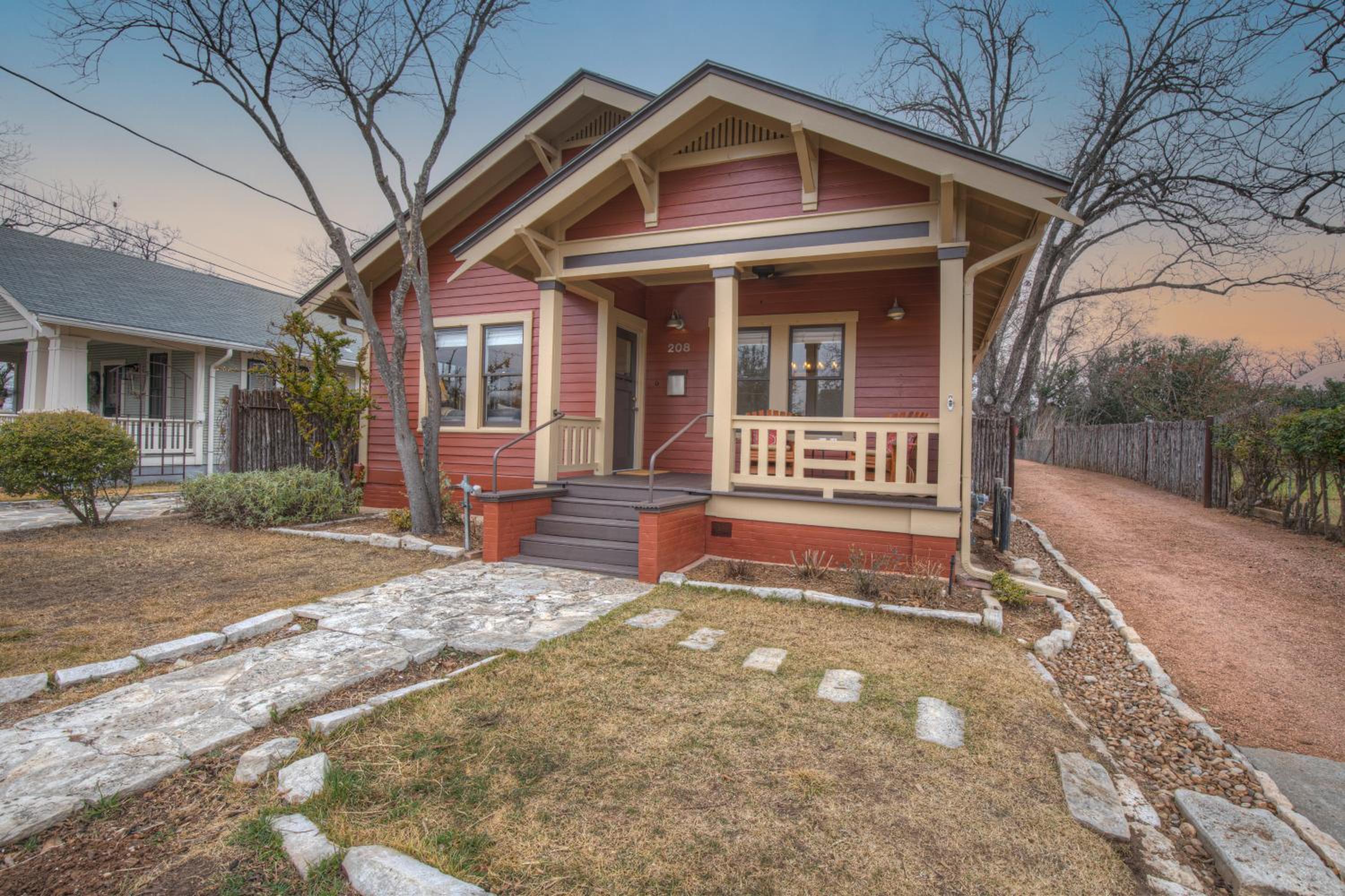 Charming Craftsman Home!-2 BLKS from Main St!