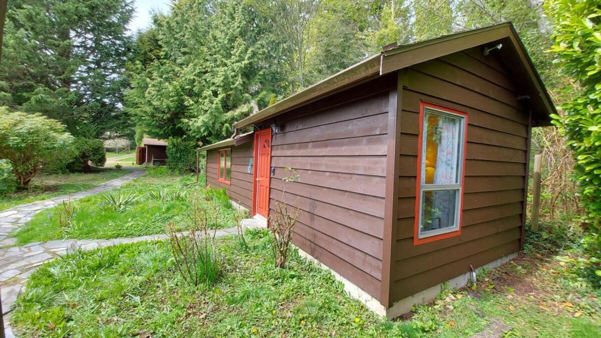 Sooke Vacations - Sooke Harbour Cottage - Property Image 3