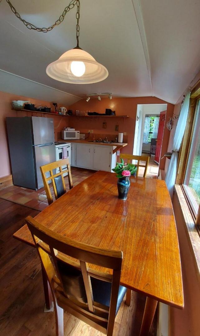 Sooke Vacations - Sooke Harbour Cottage - Property Image 6