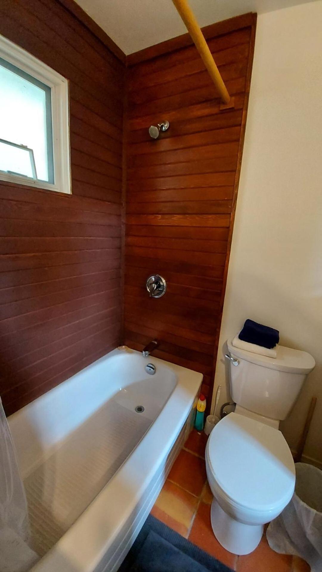 Sooke Vacations - Sooke Harbour Cottage - Property Image 10
