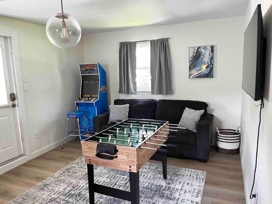 Weeki Wachee Retreat Canal home with hot tub kayaks canoe and boat with trolling motor included