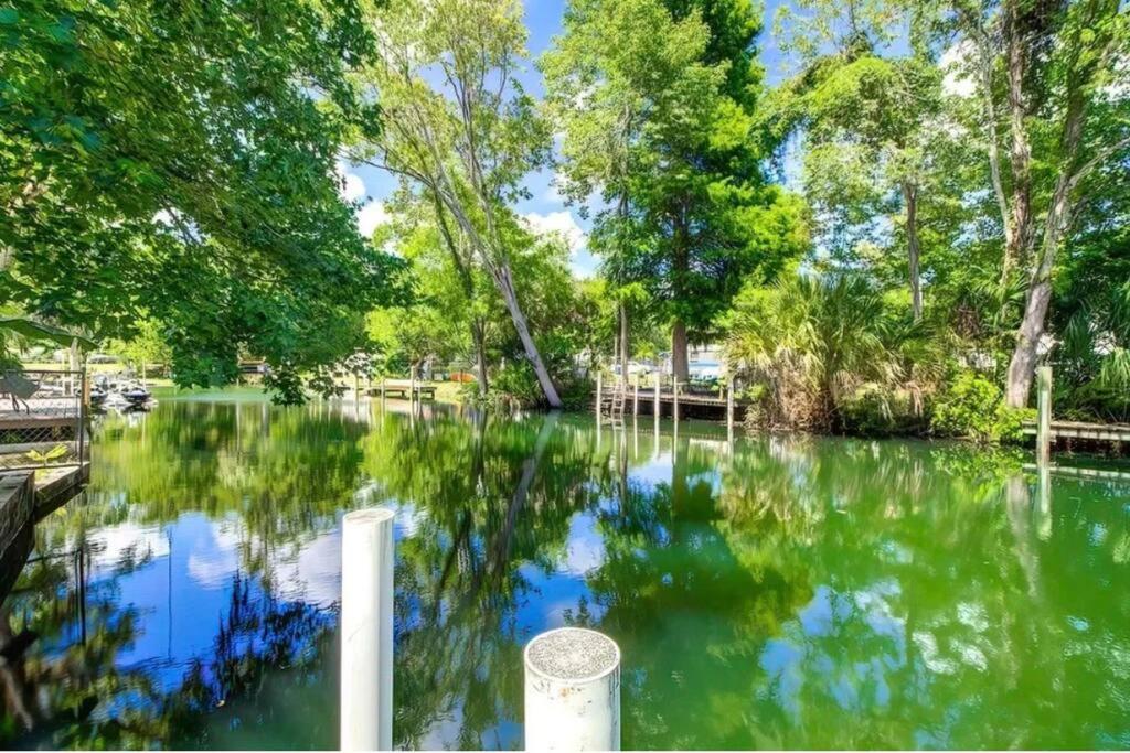 Weeki Wachee Retreat Canal home with hot tub kayaks canoe and boat with trolling motor included