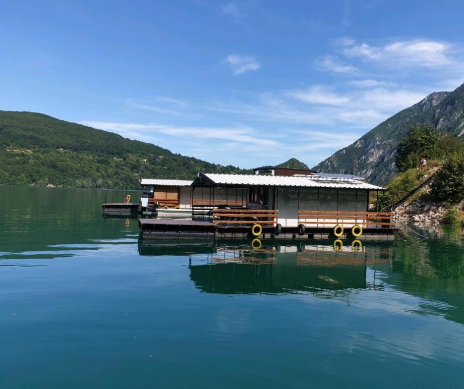 Floating apartments