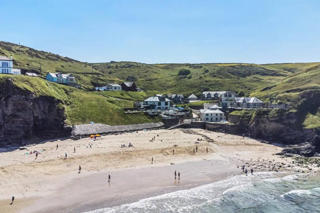 Award Winning 5* BEACH HOUSE! Hot Tub & Fire Pit view 4