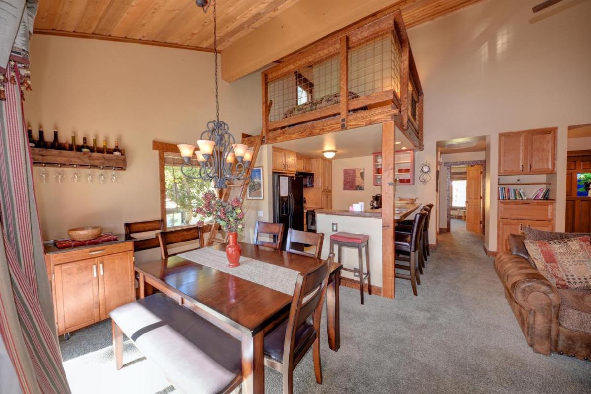389 - Romantic Snowcreek Retreat Near Creek view 3