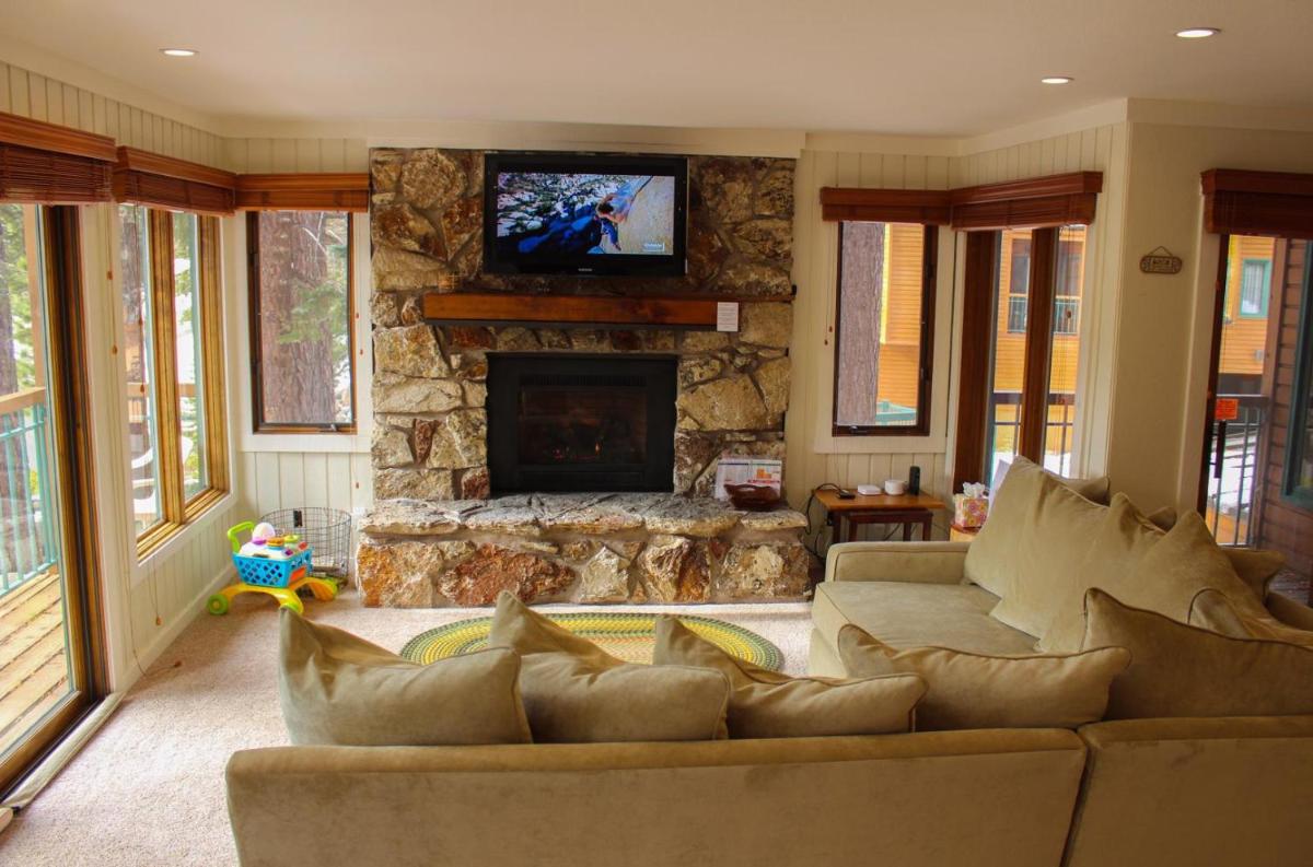 418 - Bright Modern Comfy and Great Location view 3