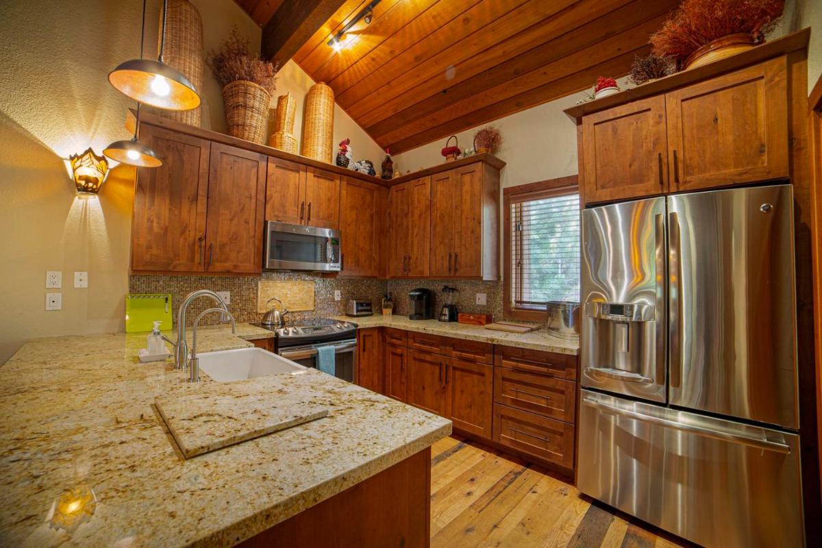 445 - Pet-Friendly Condo Private Balcony Stunning Views view 4