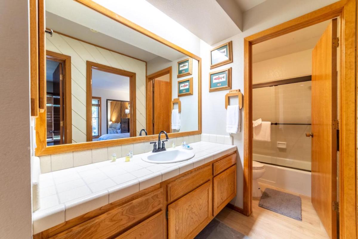 477 SPACIOUS 3 Bed LOFT - Balcony Laundry Spa Sauna - Walk to Shuttle view 4