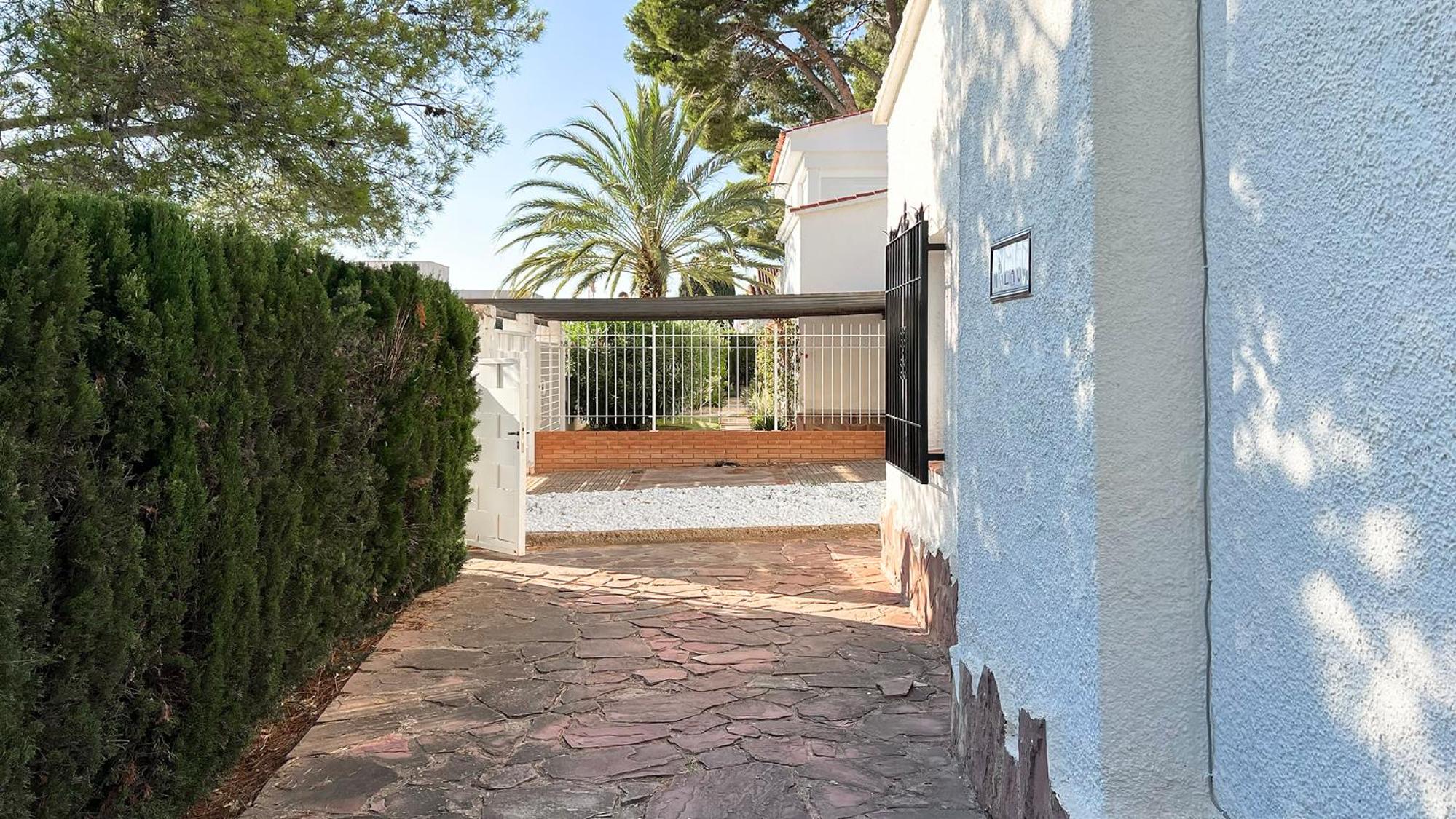 Charming Villa in Eldorado Playa.