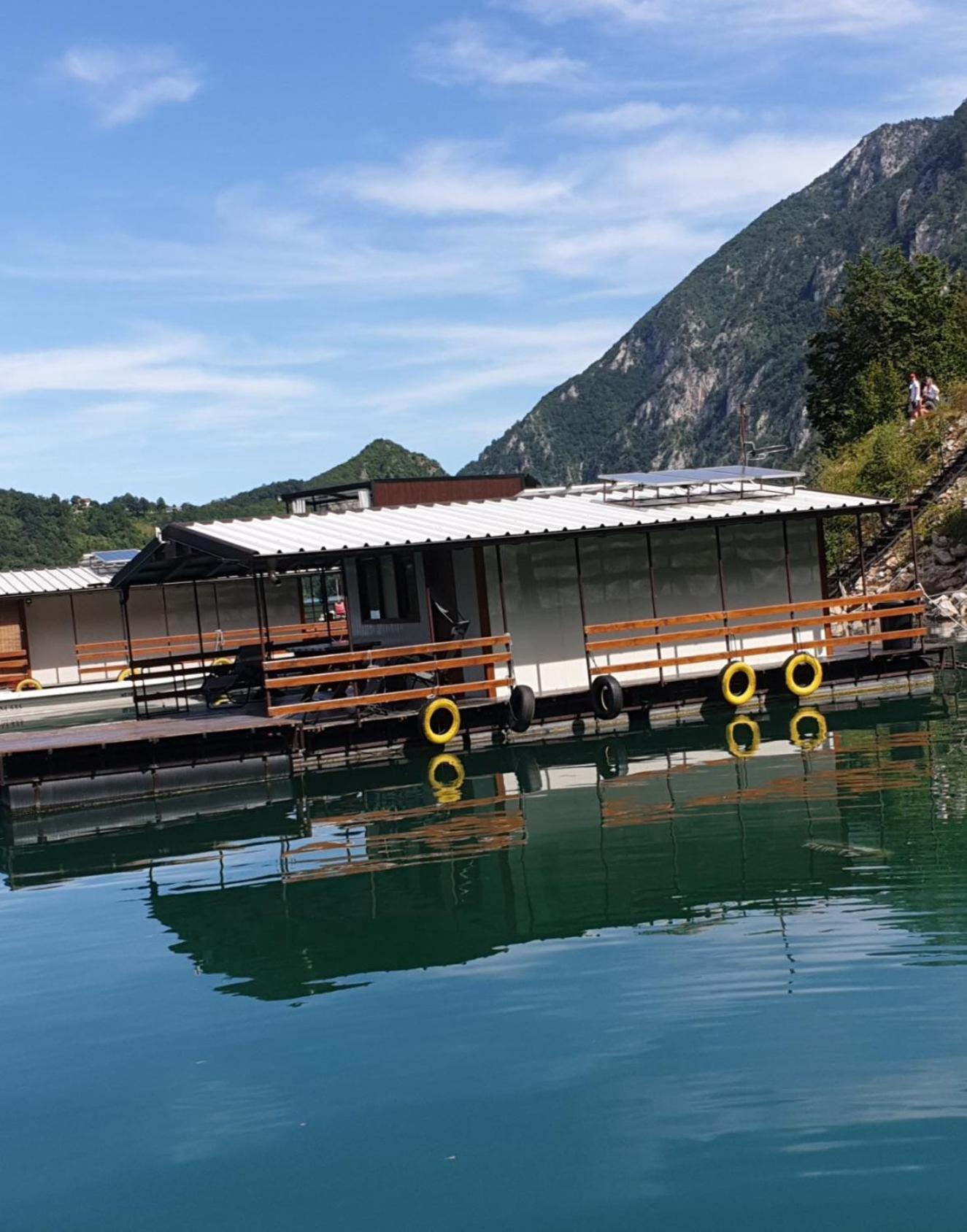 Floating apartments